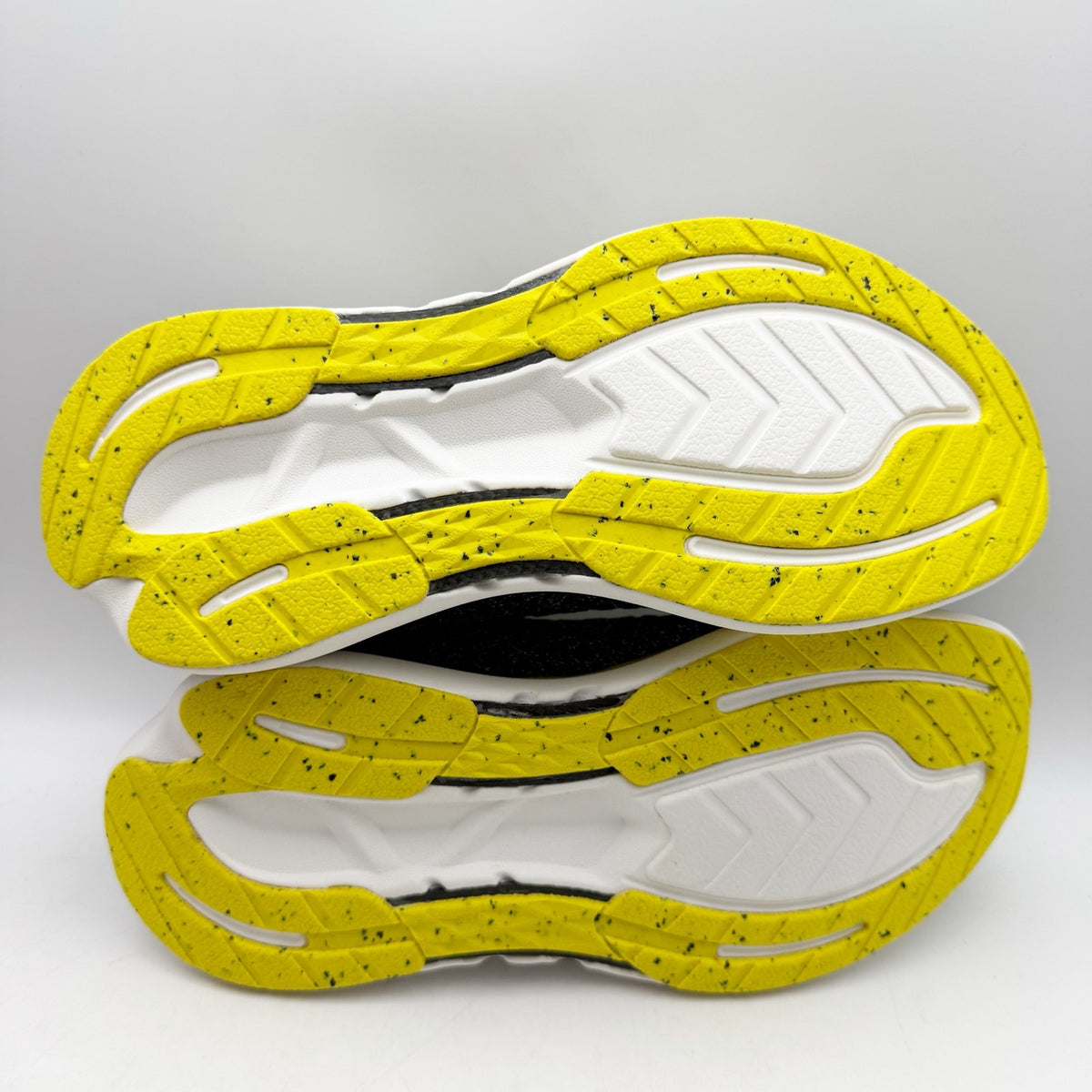 Rabbit Womens Dream Chaser Athletic Shoes Size 7.5 Black Yellow Running NIB