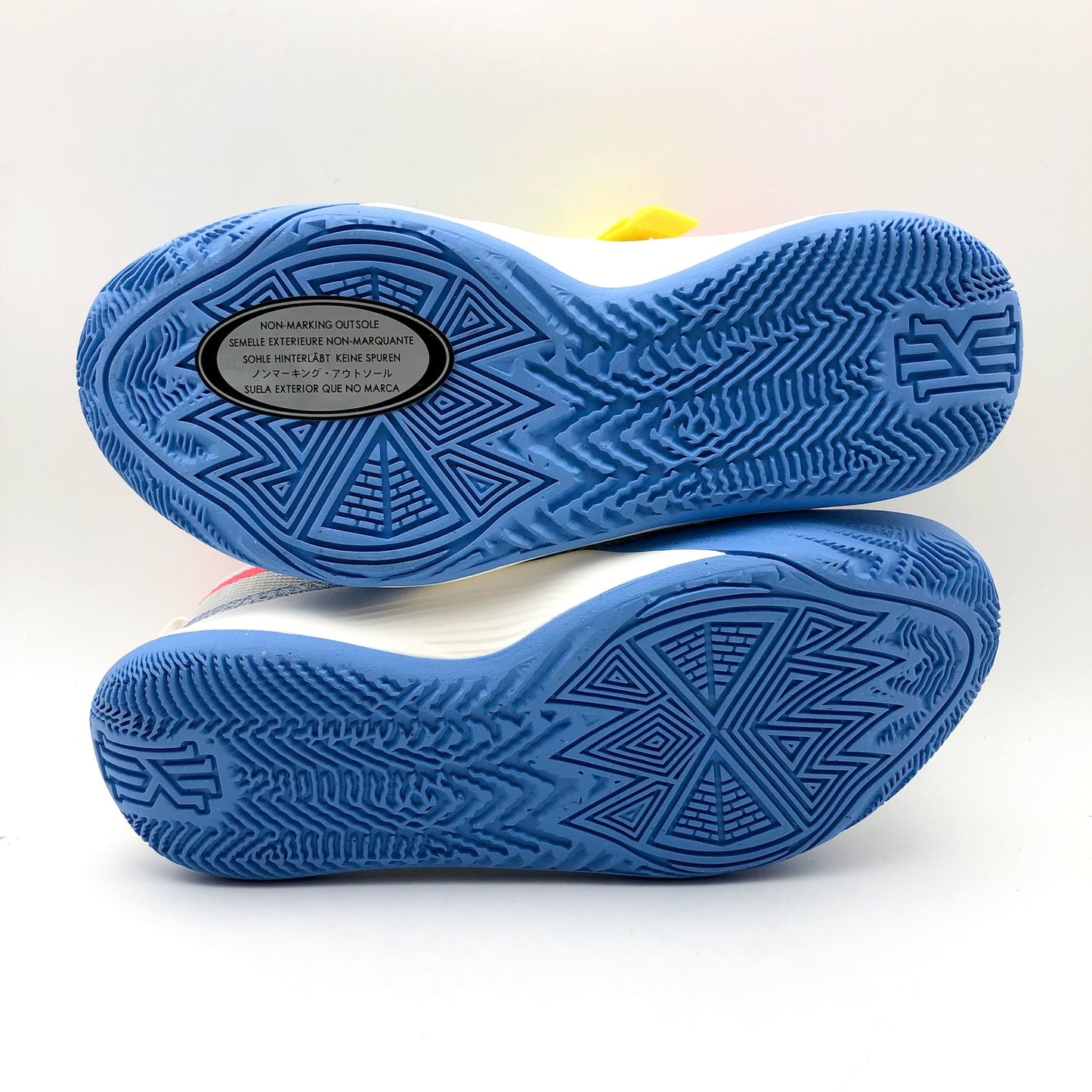 NIKE Girls Kyrie Flytrap 6 Basketball Shoes US 2 EU 33.5 Youth Yellow Blue NIB