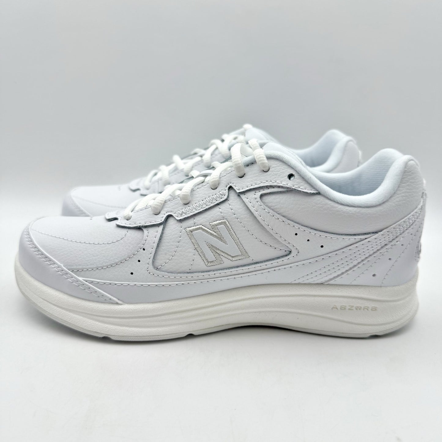 New Balance Womens 577 Walking Sneakers US 7 M White Leather Athletic NWOB