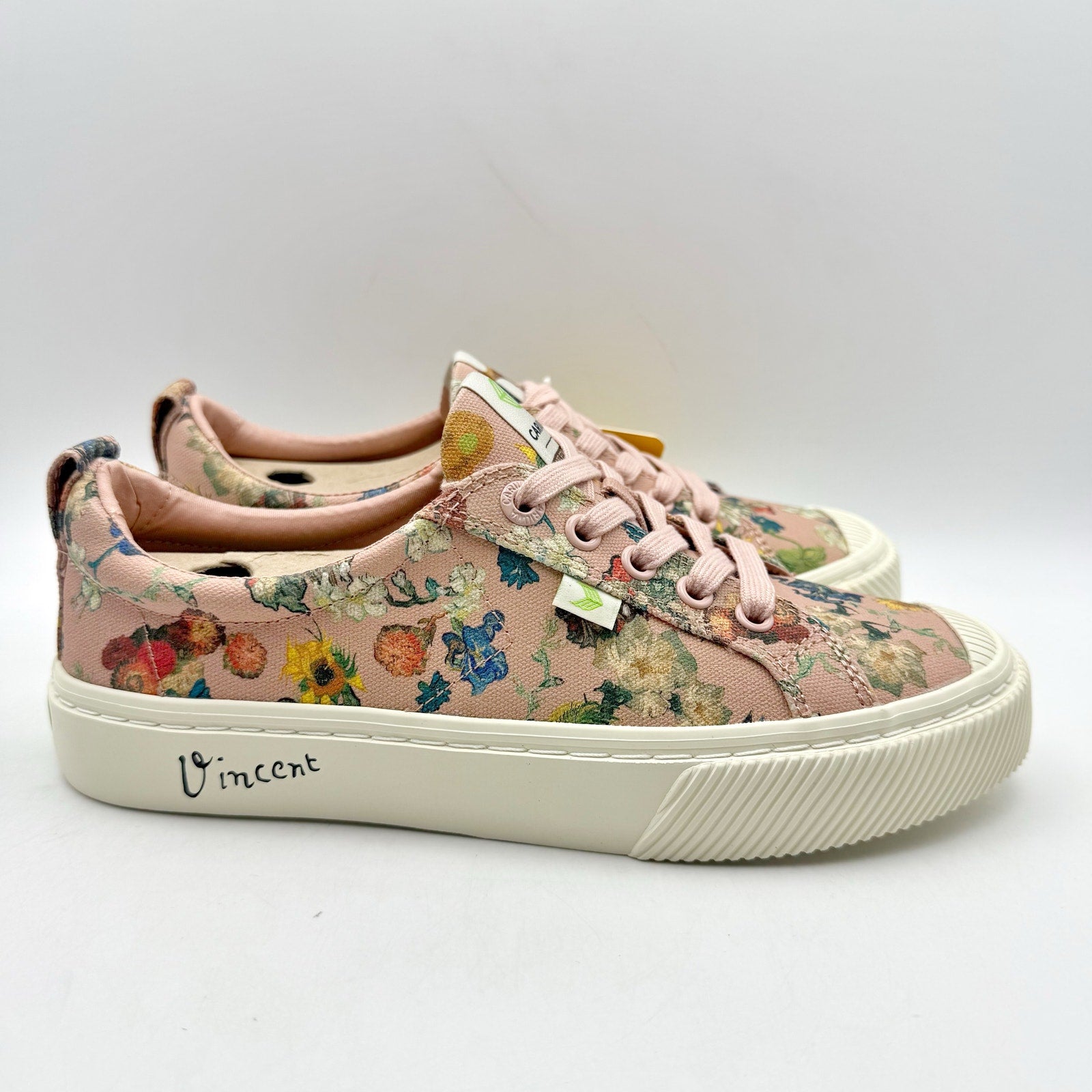 Cariuma Women VGM OCA Low Jubilee 50 Sneaker US 6.5 Pink Canvas Flower Print NIB