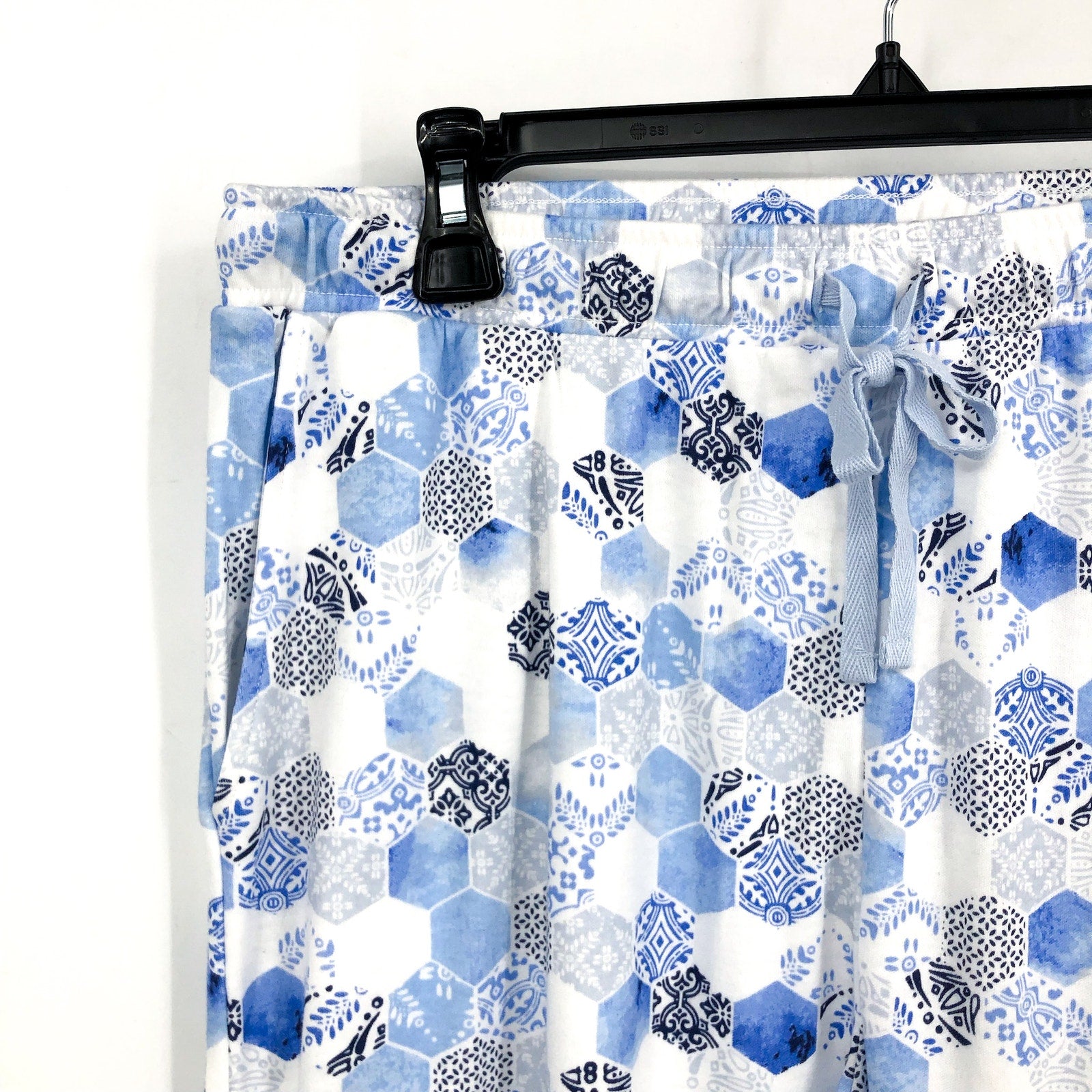 KAREN NEUBURGER Women's Crop Pajama Pants Large White Blue Mosaic NWT