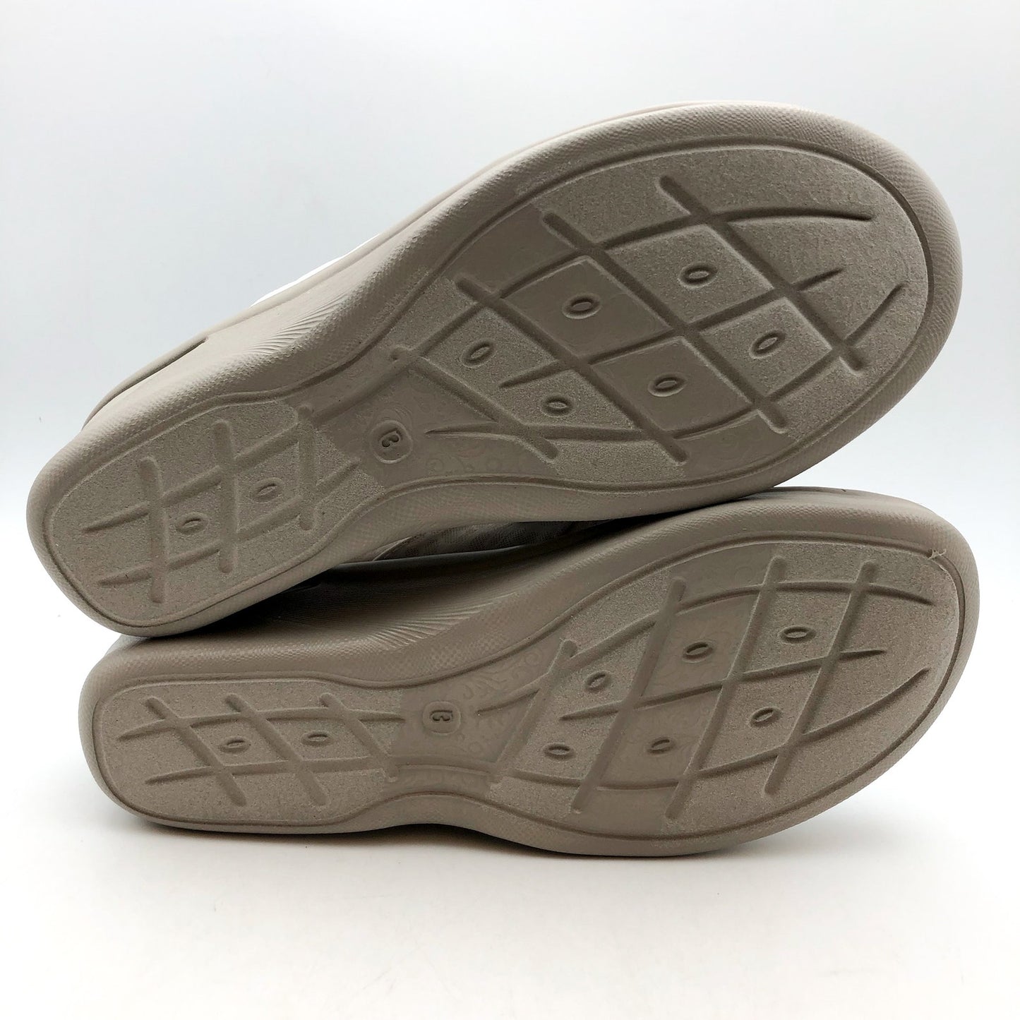 BZEES Womens Smile Comfort Wedge Slide Sandal 6 Wide Beige Cheetah Fabric NIB