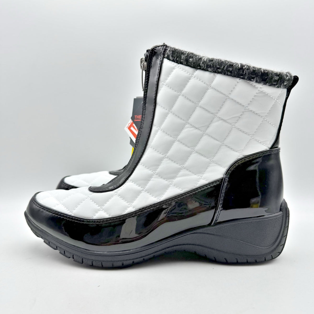 Khombu Womens Megan Snow Boots Size 6.5 Wide White Black Waterproof NIB