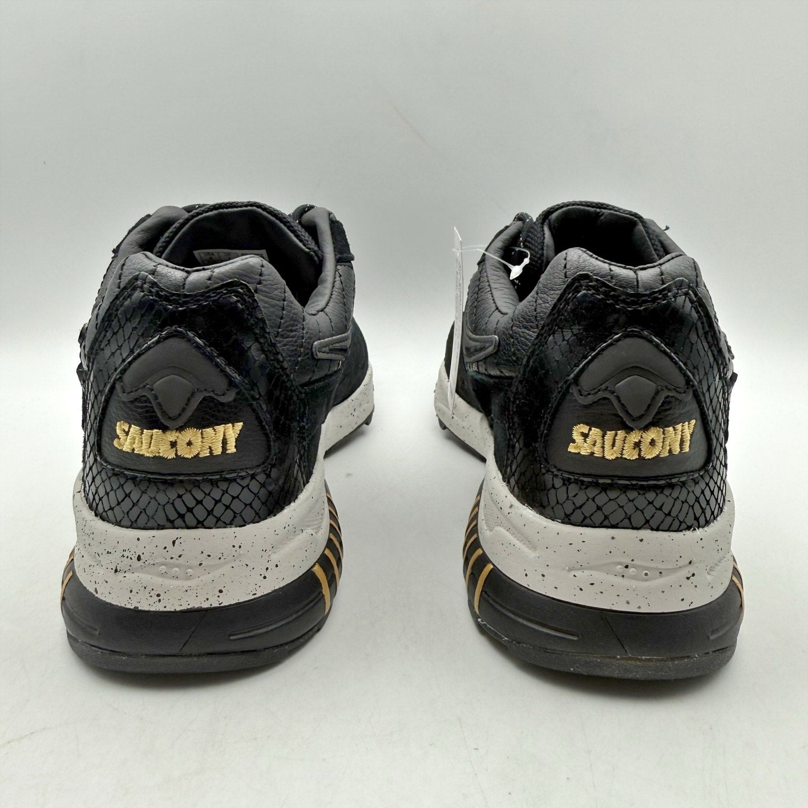 Saucony Mens 3D Grid Hurricane Sneakers US 8 EU 41 Black Suede Athletic NIB