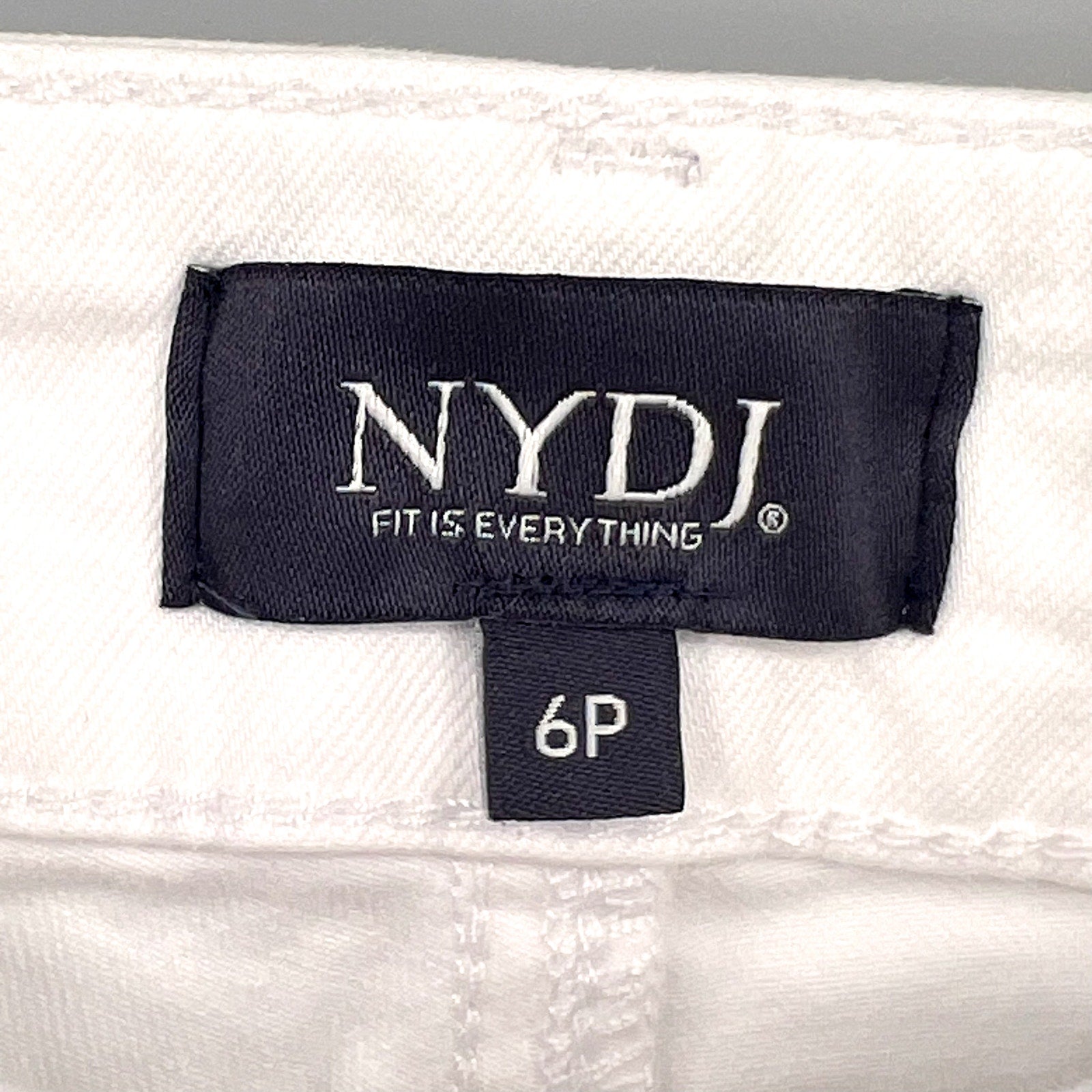 NYDJ Womens Ella Denim Shorts Size 6 PETITE Optic White 8" Inseam NWT