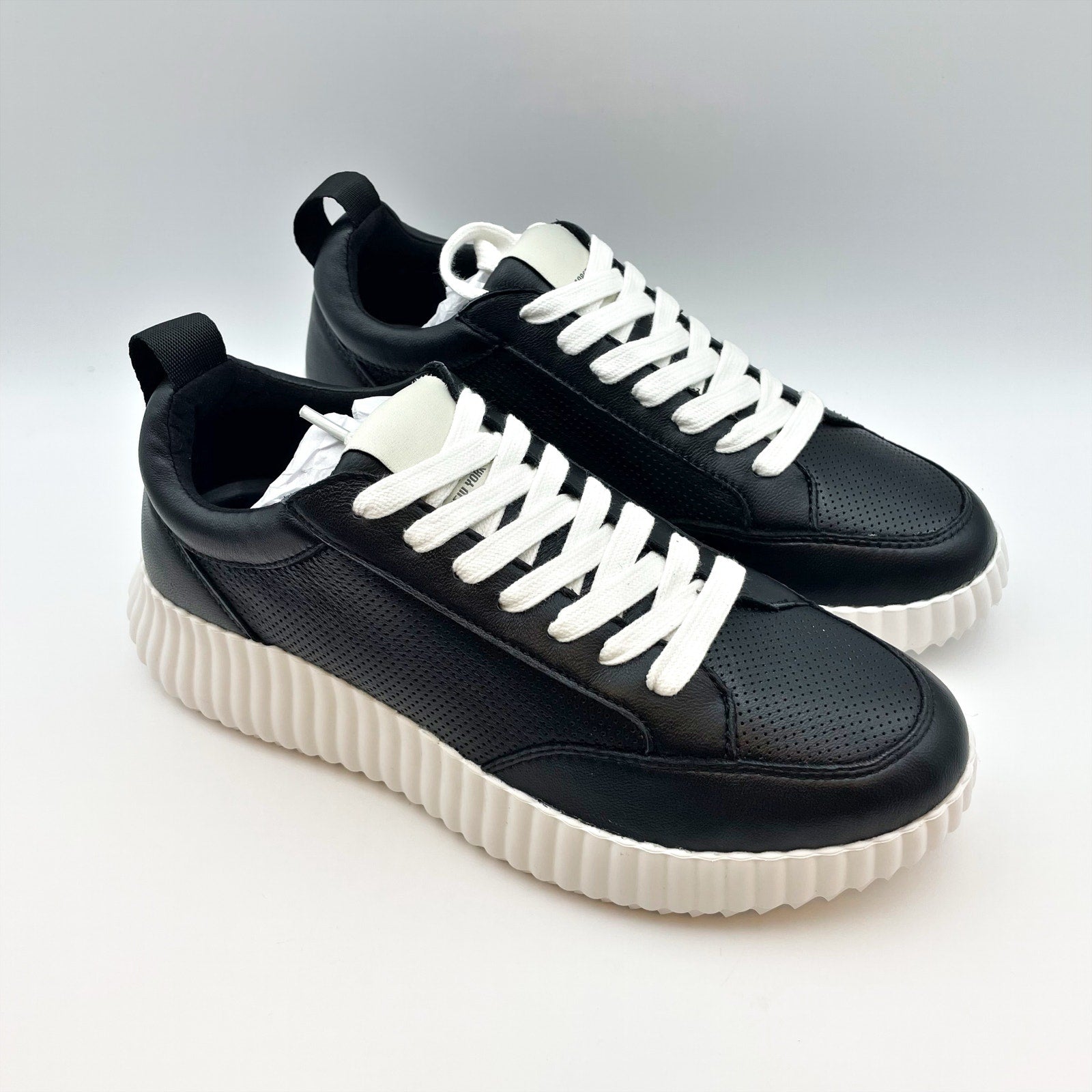 Steve Madden Womens Shock Casual Sneaker US 7.5 M Black Leather Lace-Up NIB