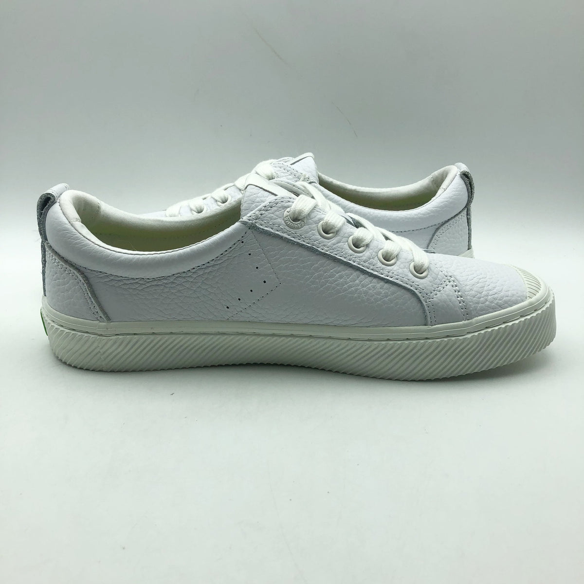 Cariuma Womens OCA Low Casual Sneakers Size 10 White Premium Leather NIB