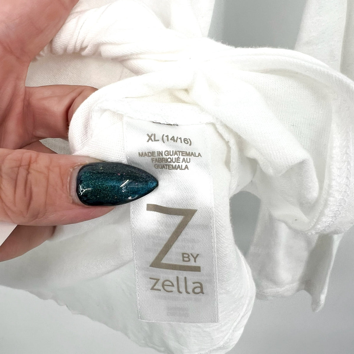 Z BY ZELLA Girls Twist Front Long Sleeve T-Shirt XL White Crewneck NWOT