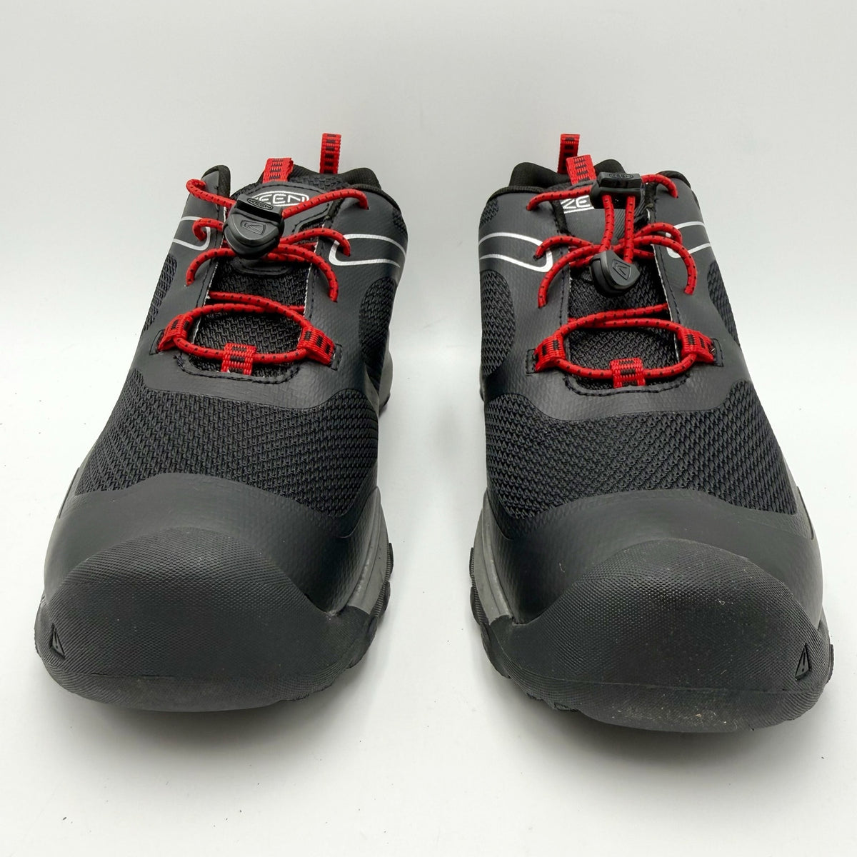 KEEN Big Kids Wanduro Sneakers Size 5 Black Red Waterproof NWOB