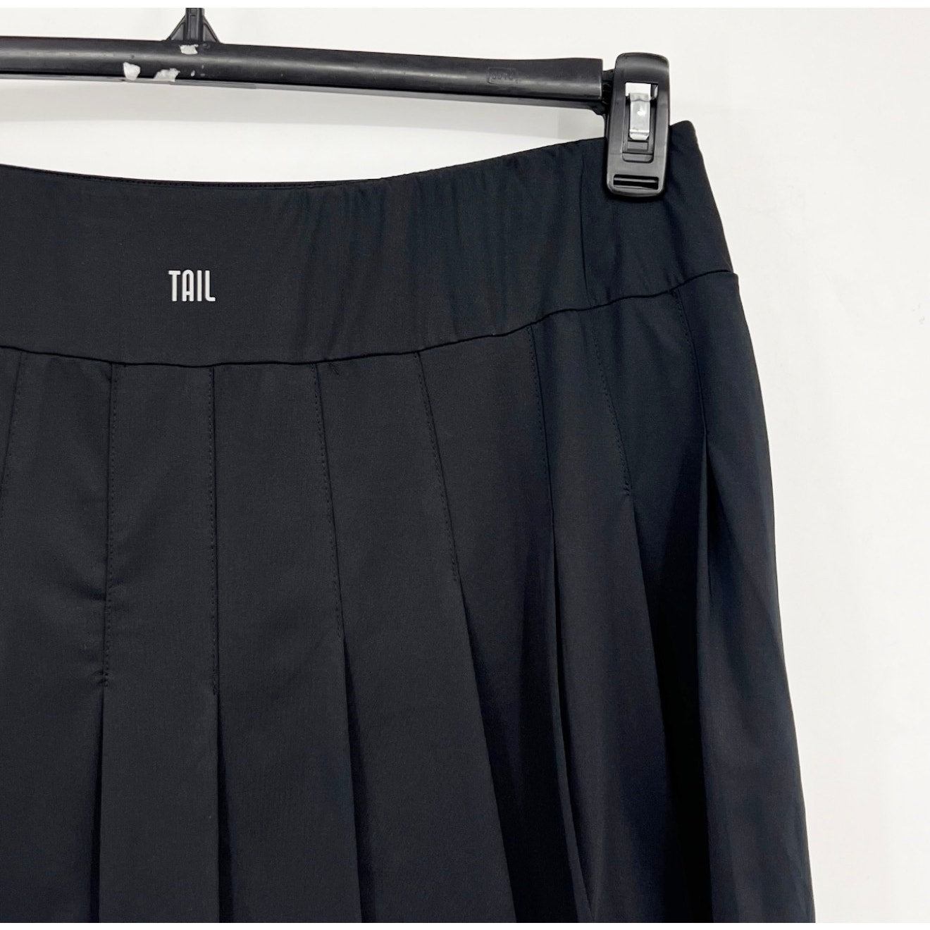 TAIL Women's Jillian 13.5" Tennis Skort XL Onyx Black Pleated UPF NWT