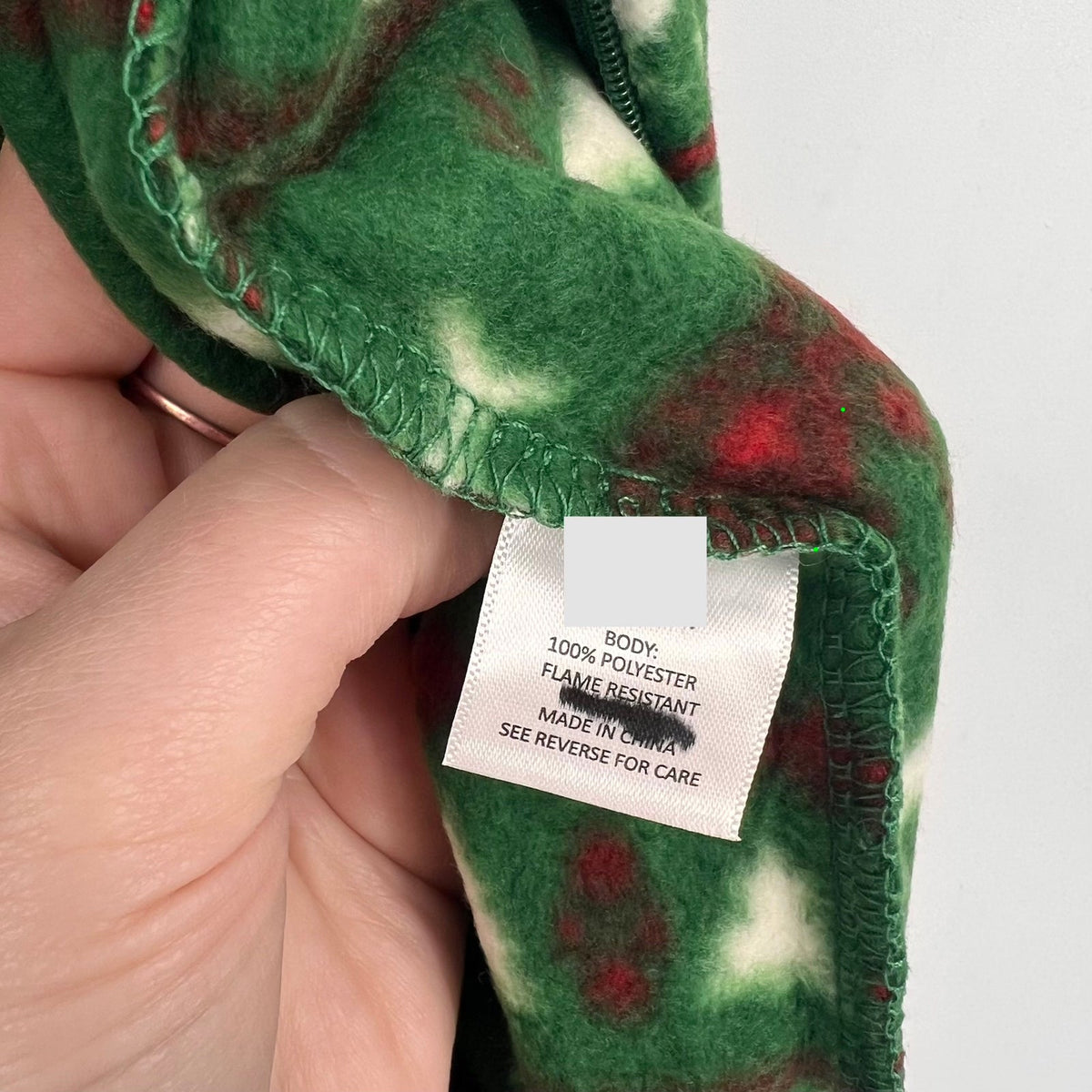 MAGELLAN Kids Holiday One Piece Pajama 5/6 Small Green Print Fleece Footed NWOT
