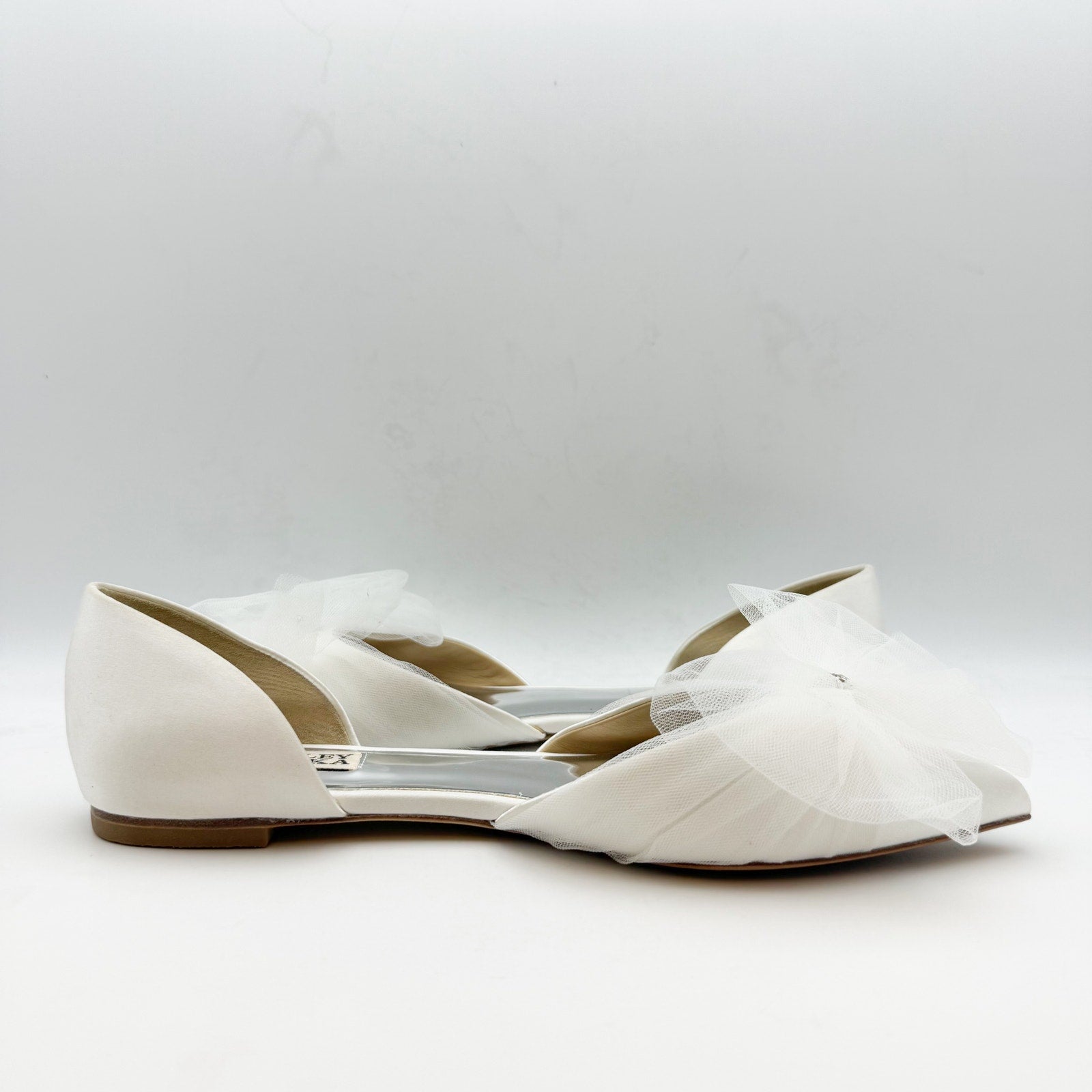 Badgley Mischka Womens Fergie Flats US 8.5 White Satin Bow Crystal NWOB