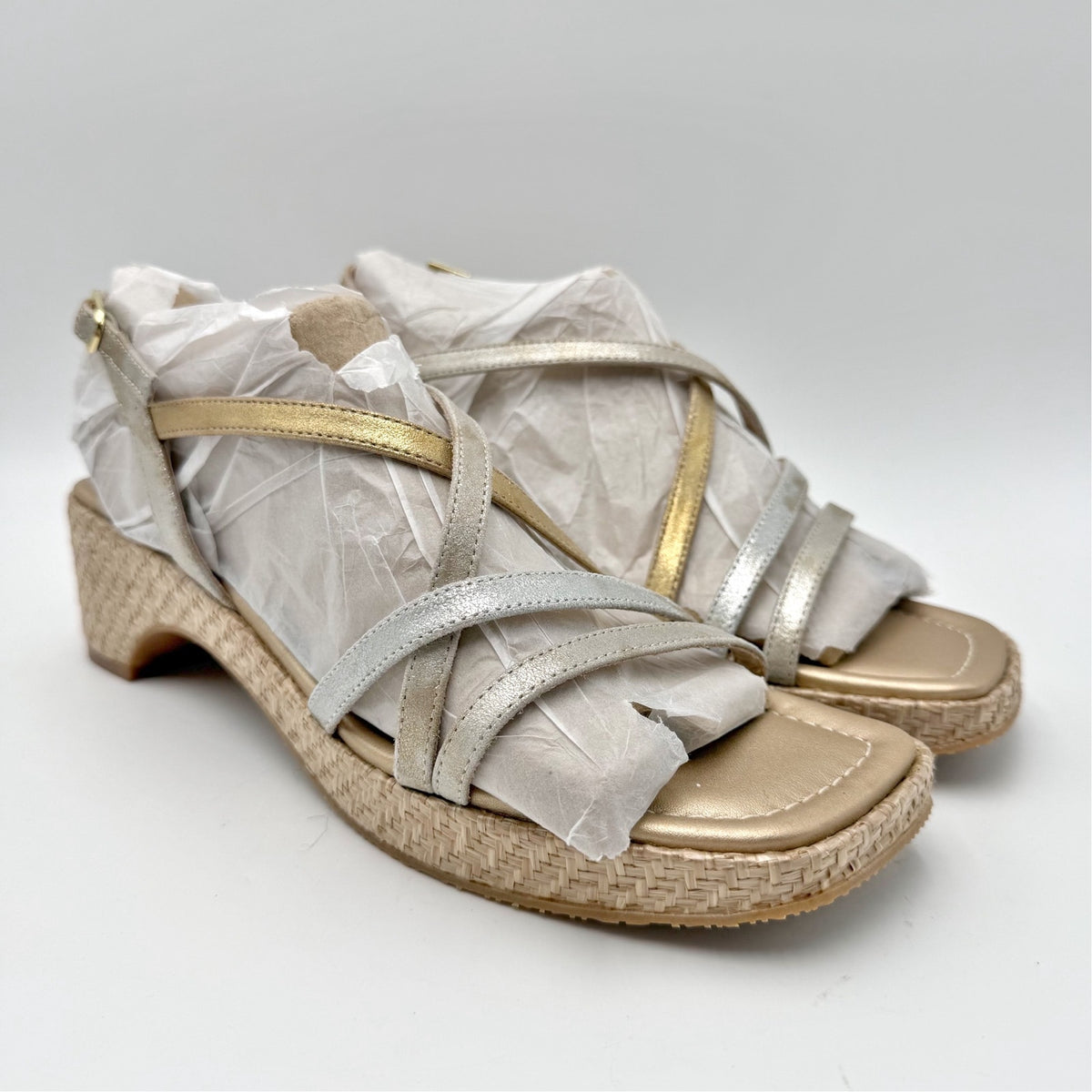 Donald Pliner Womens Rosalie Sandals Size 8 Metallic Silver Gold Leather NWOB