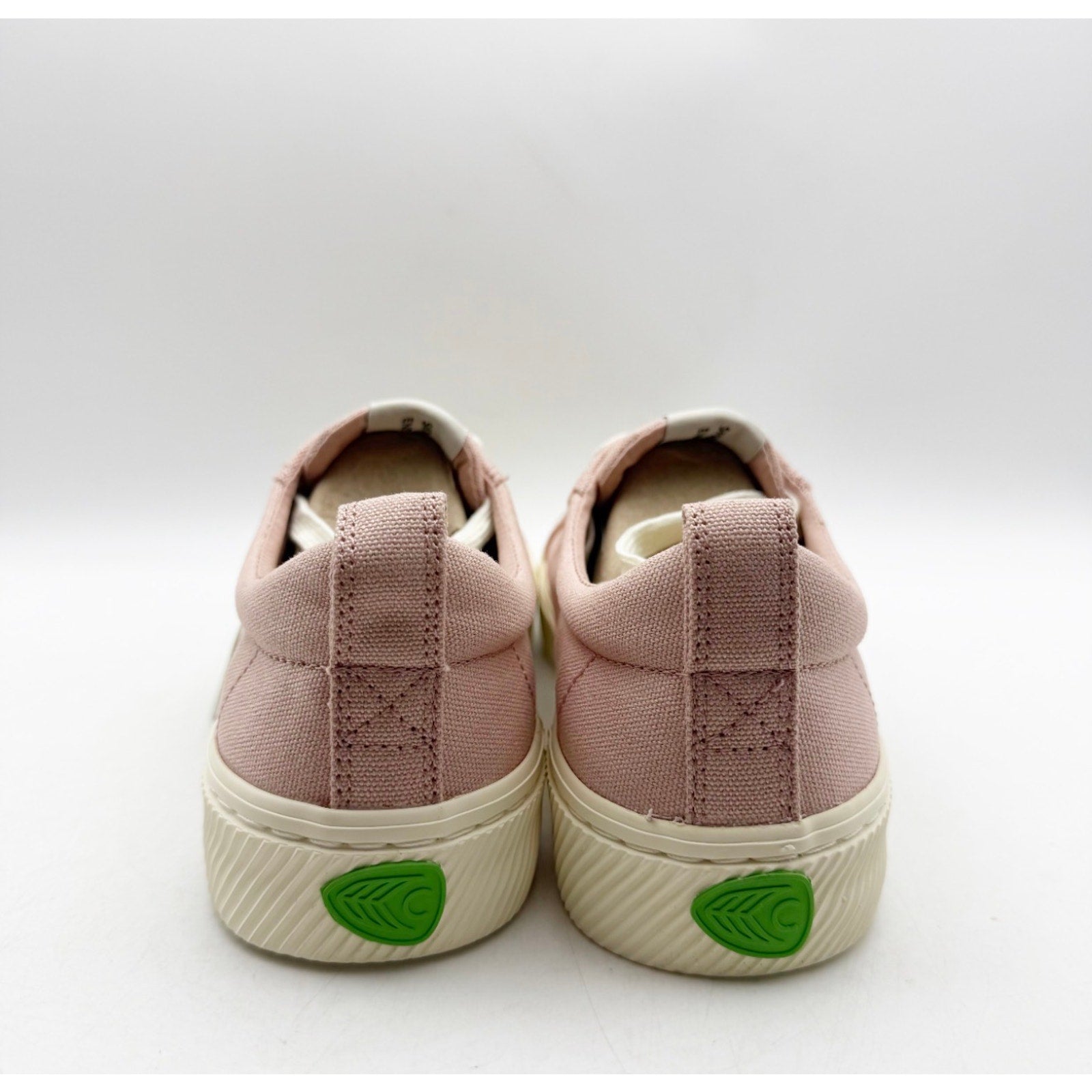 Cariuma Womens OCA Low Casual Sneakers Size 8.5 Rose Pink White Canvas NIB