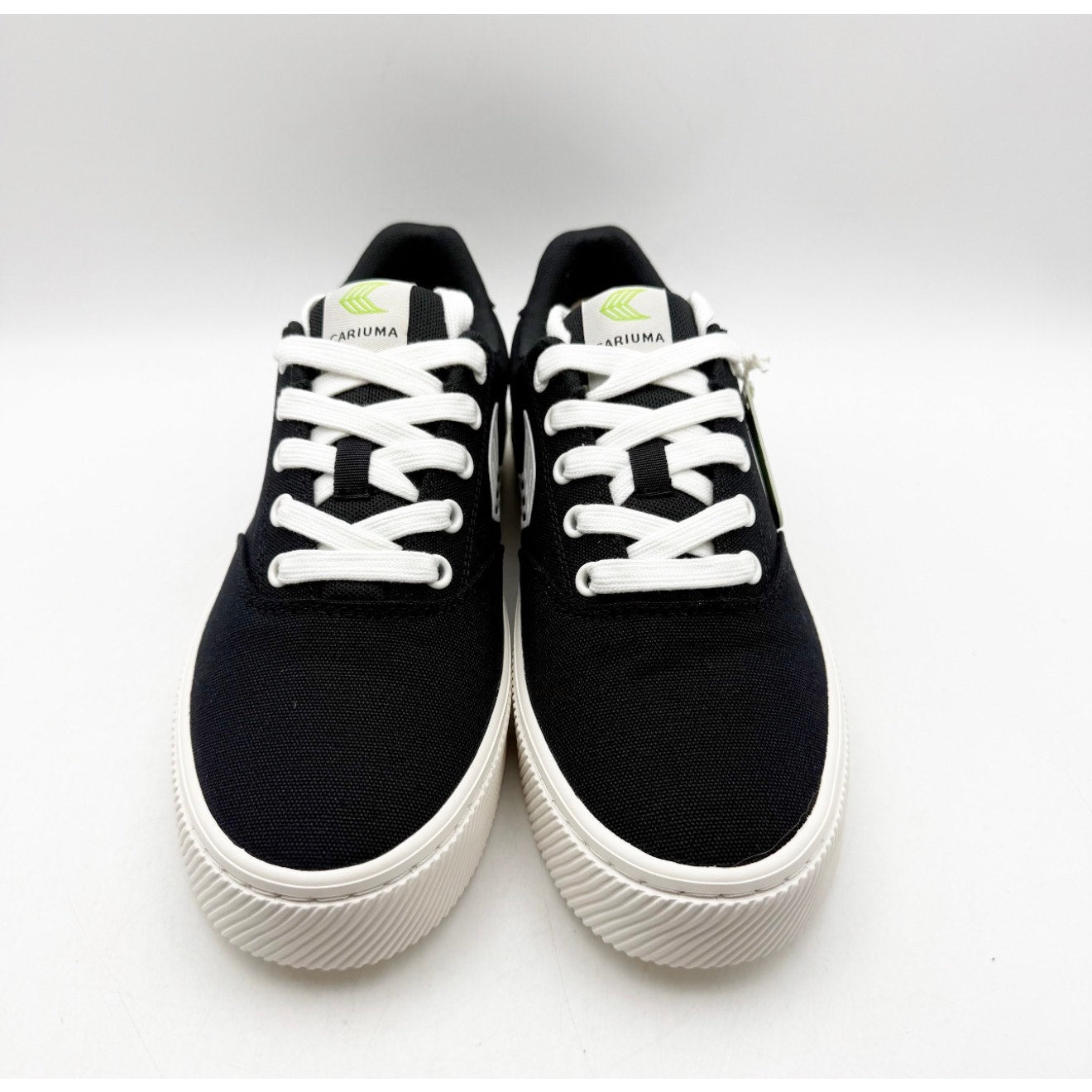 Cariuma Womens Naioca Sneakers Size 8.5 Black Off White Organic Canvas NIB