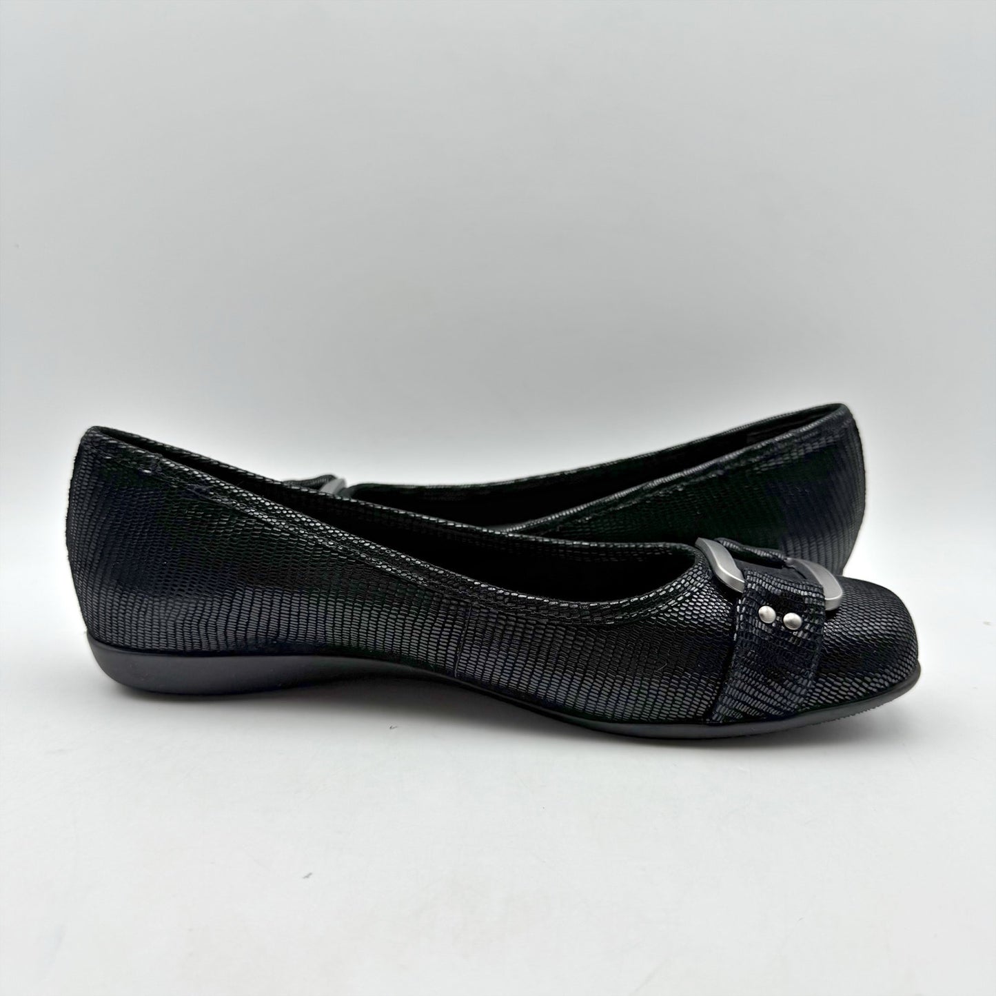 Trotters Womens Sizzle Flats US 7 Narrow EU 37.5 Black Leather Slip On NWOB