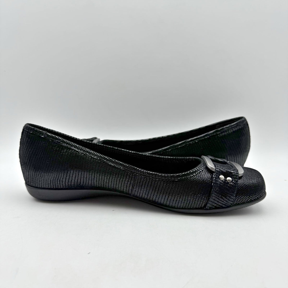 Trotters Womens Sizzle Flats US 7 Narrow EU 37.5 Black Leather Slip On NWOB