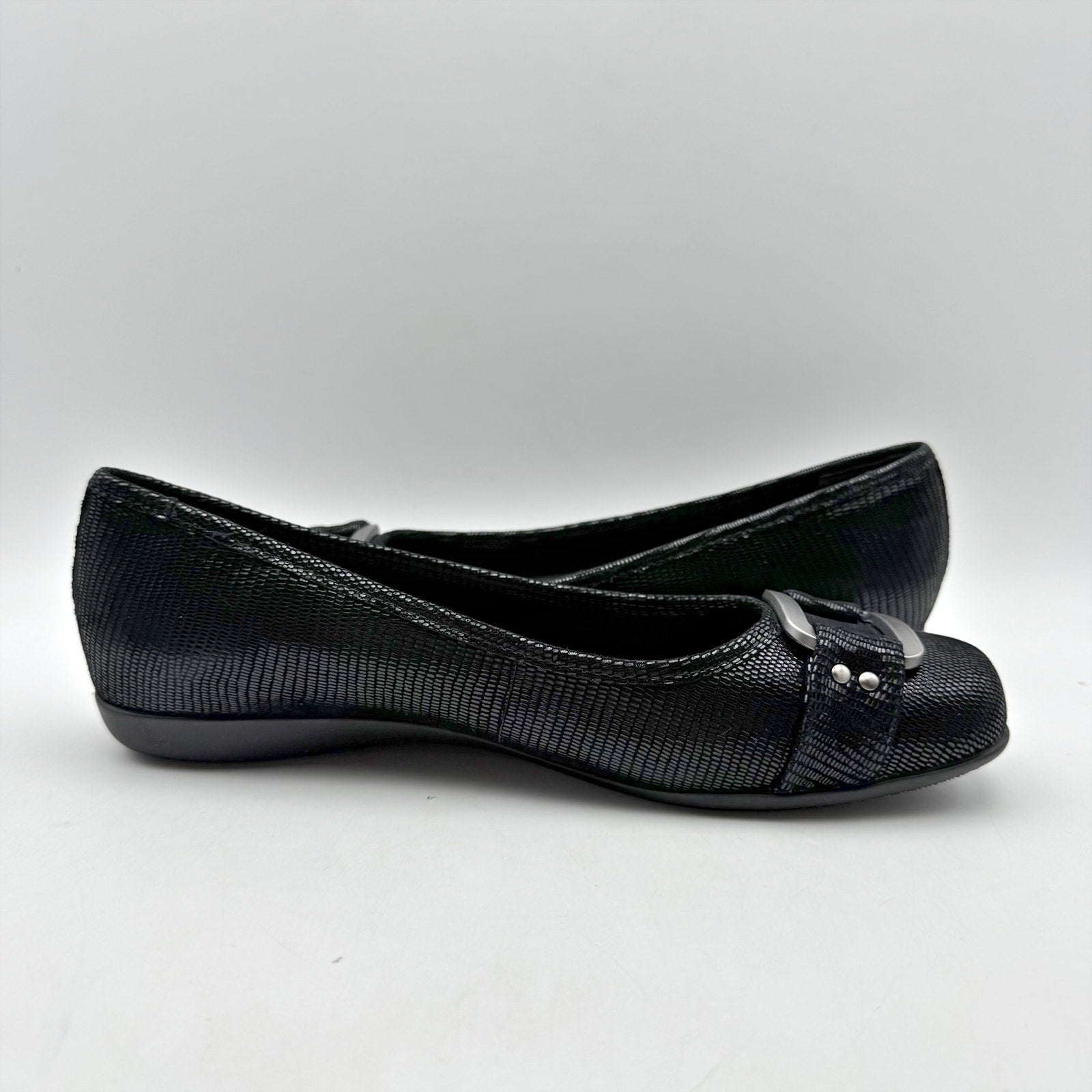 Trotters Womens Sizzle Flats US 7 Narrow EU 37.5 Black Leather Slip On NWOB