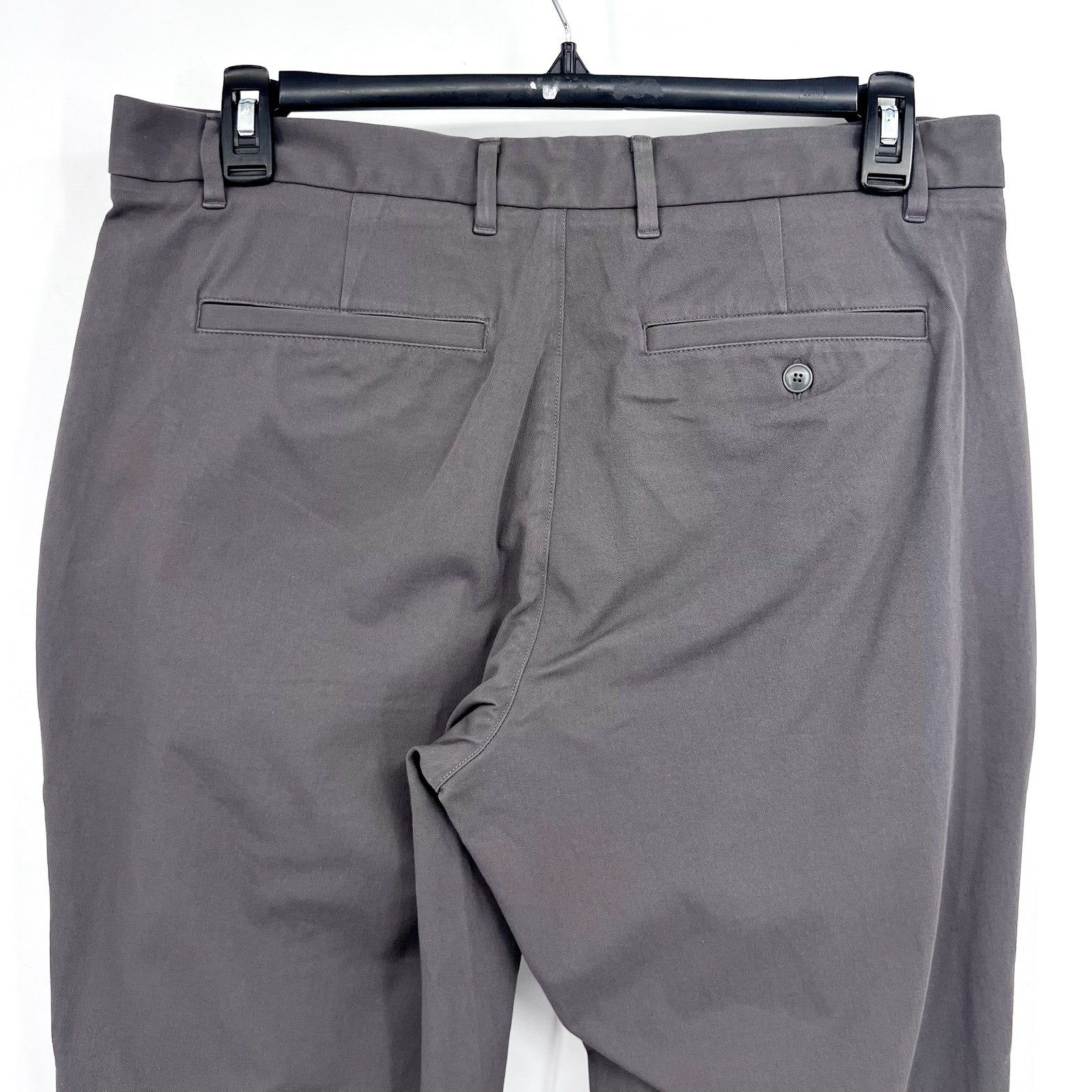 EVERLANE Uniform Mens Performance Chino Pants 33x34 Slate Grey Athletic Fit NWT