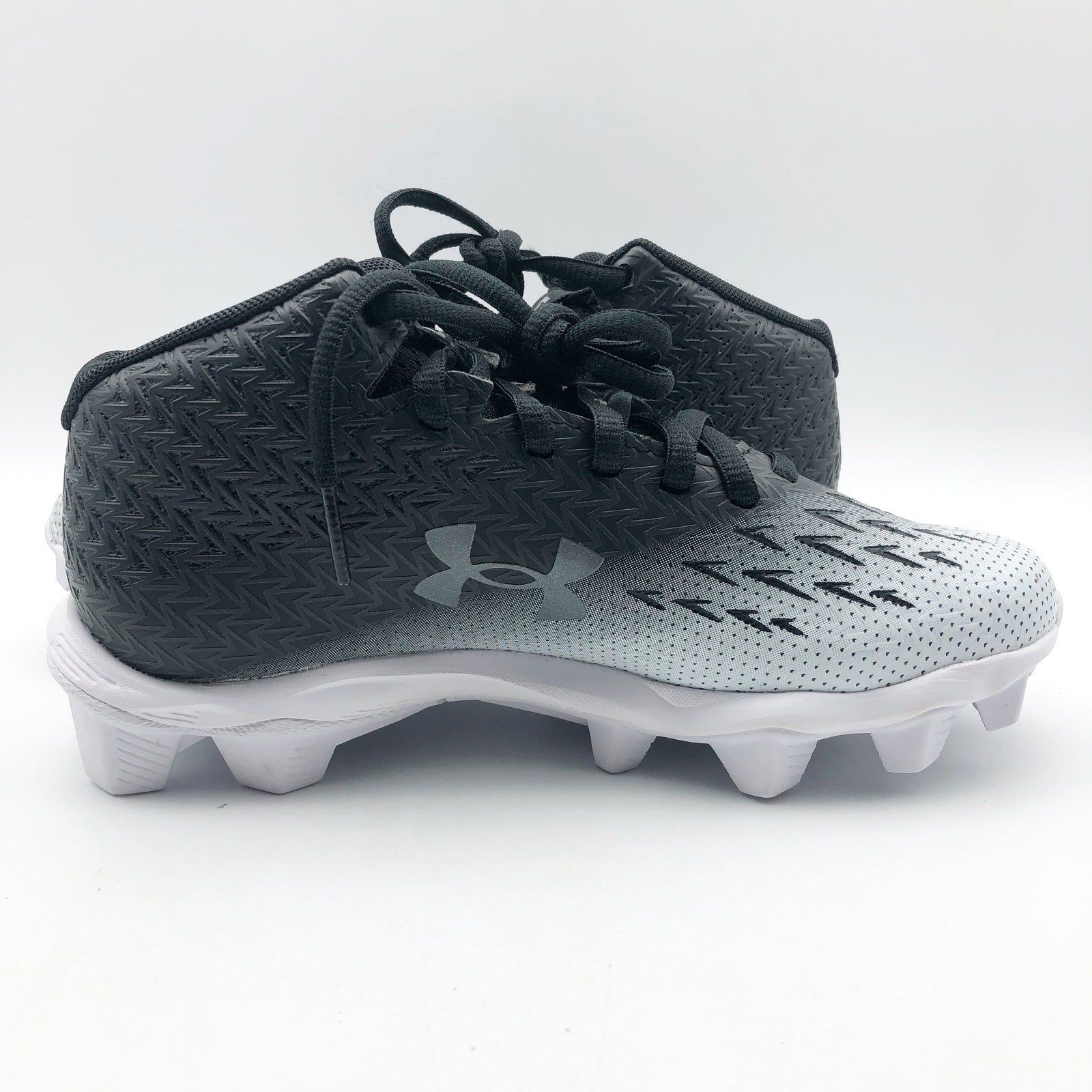 Under Armour Spotlight Fran 4.0 Football Cleats Youth 4.5 Black White NWOB