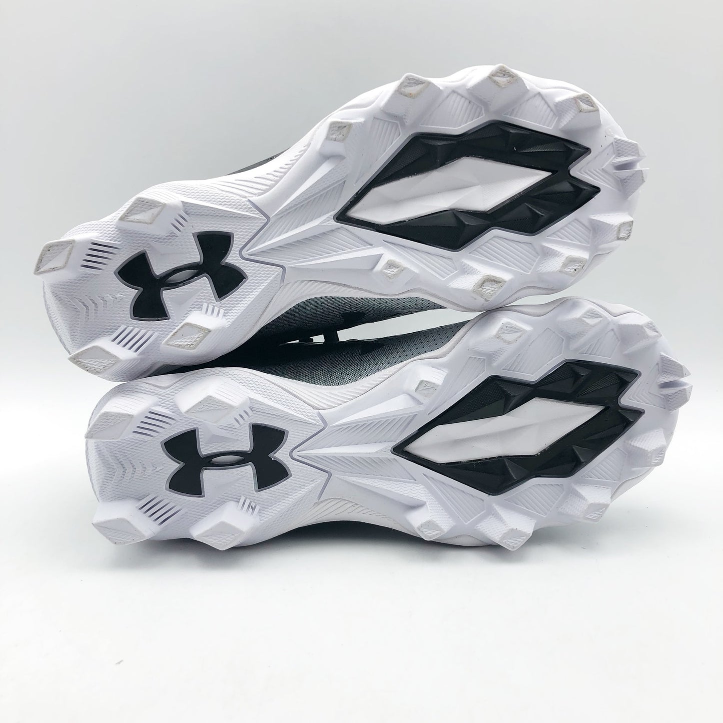 Under Armour Boys Spotlight Fran 4.0 Football Cleats Size 4.5 Black White NWOB