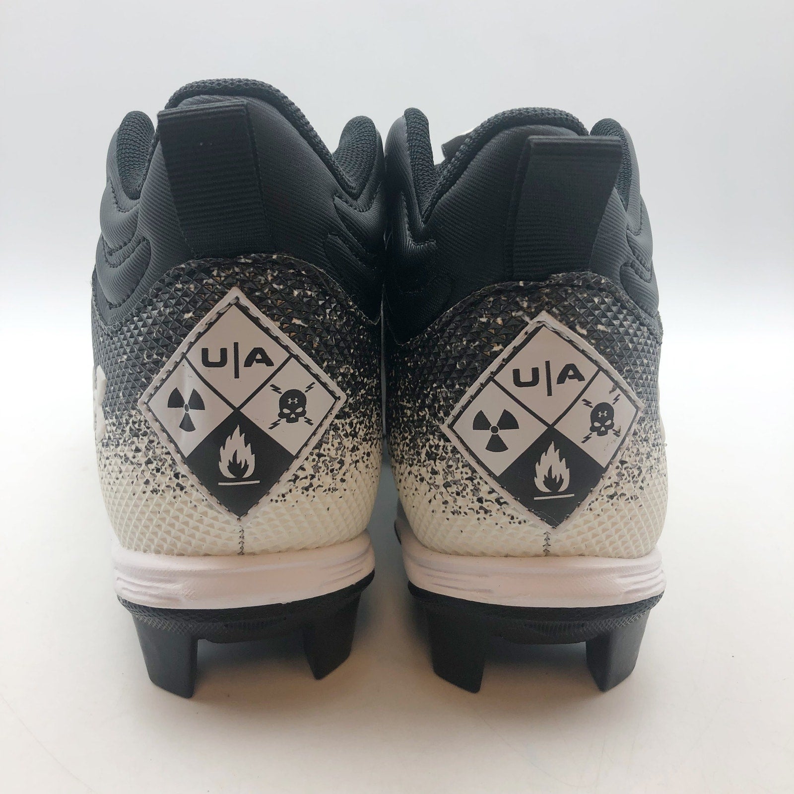 Under Armour Boys Spotlight Franchise RM 2.0 Football Cleats Size 4.5 Black NWOB