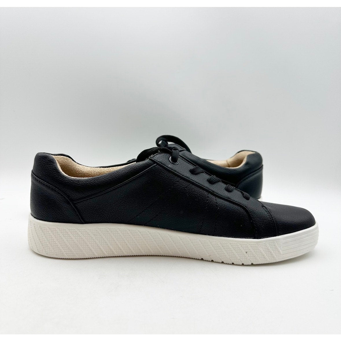 SOUL NATURALIZER Womens Neela Casual Sneakers Size 9.5M Black White NWOB
