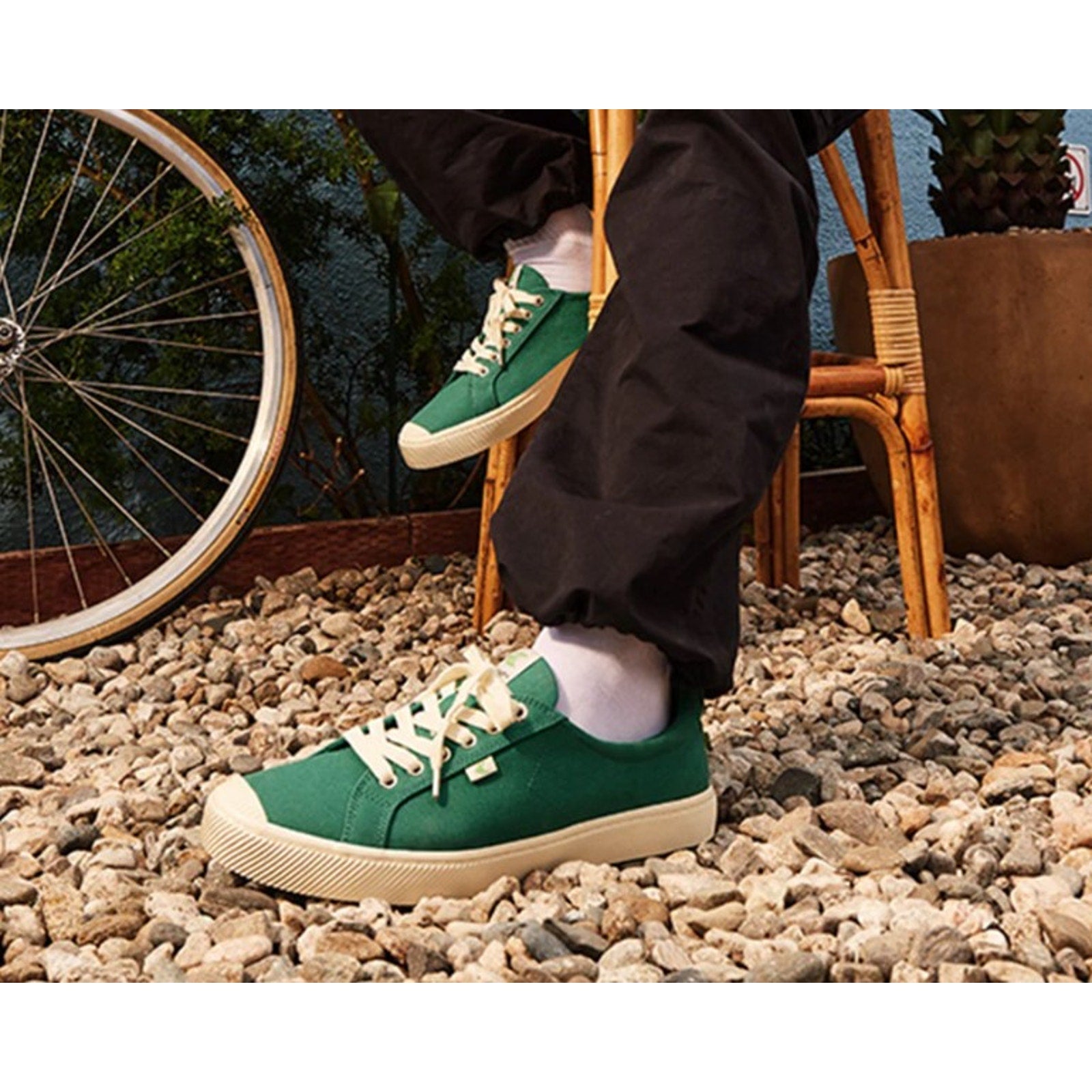 Cariuma OCA Low Canvas Sneaker Men's 8 Women's 9.5 Green Organic Cotton NIB