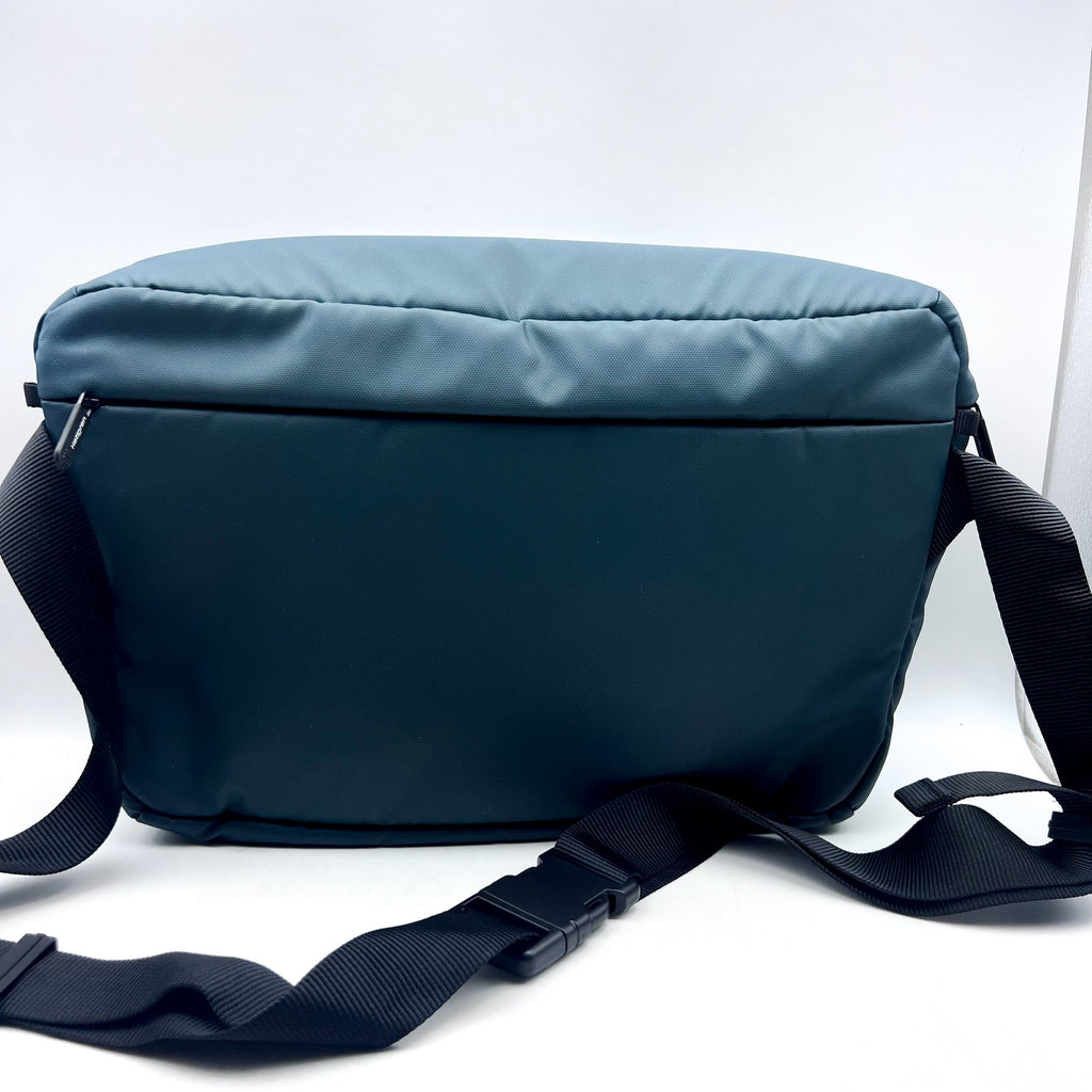HEDGREN Tube RFID Sling Crossbody Bag Medium City Blue Travel NWOT
