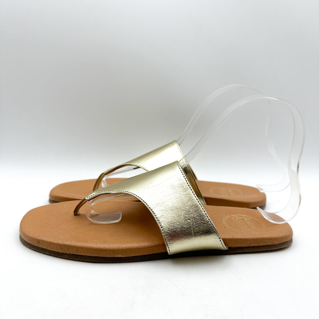 ANDRE ASSOUS Womens Paige Sandal EU 39 US 8-8.5 Metallic Gold Tan Flip Flop NWOB