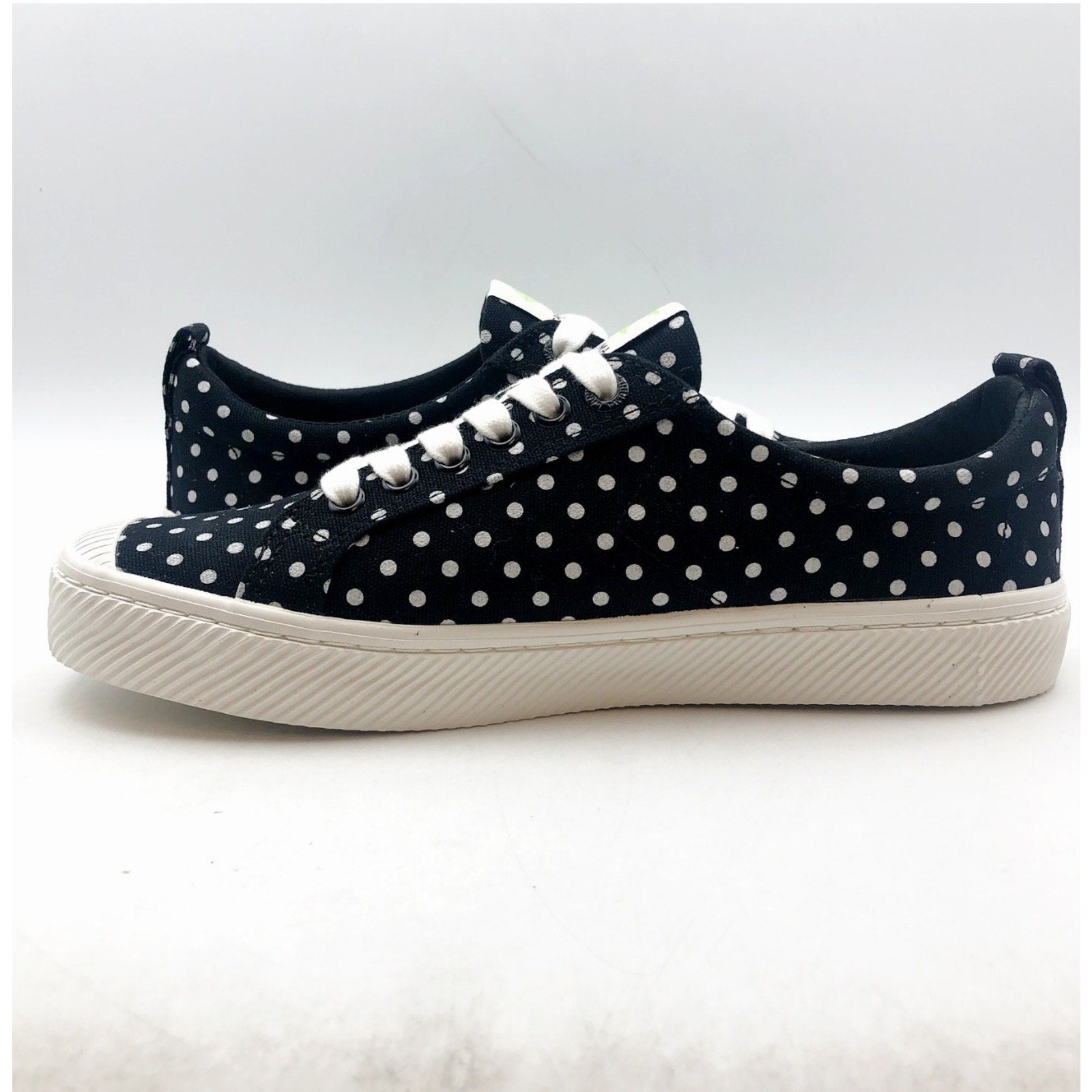 Cariuma Womens OCA Low Sneakers Size 7 Black White Polka Dot Canvas NIB