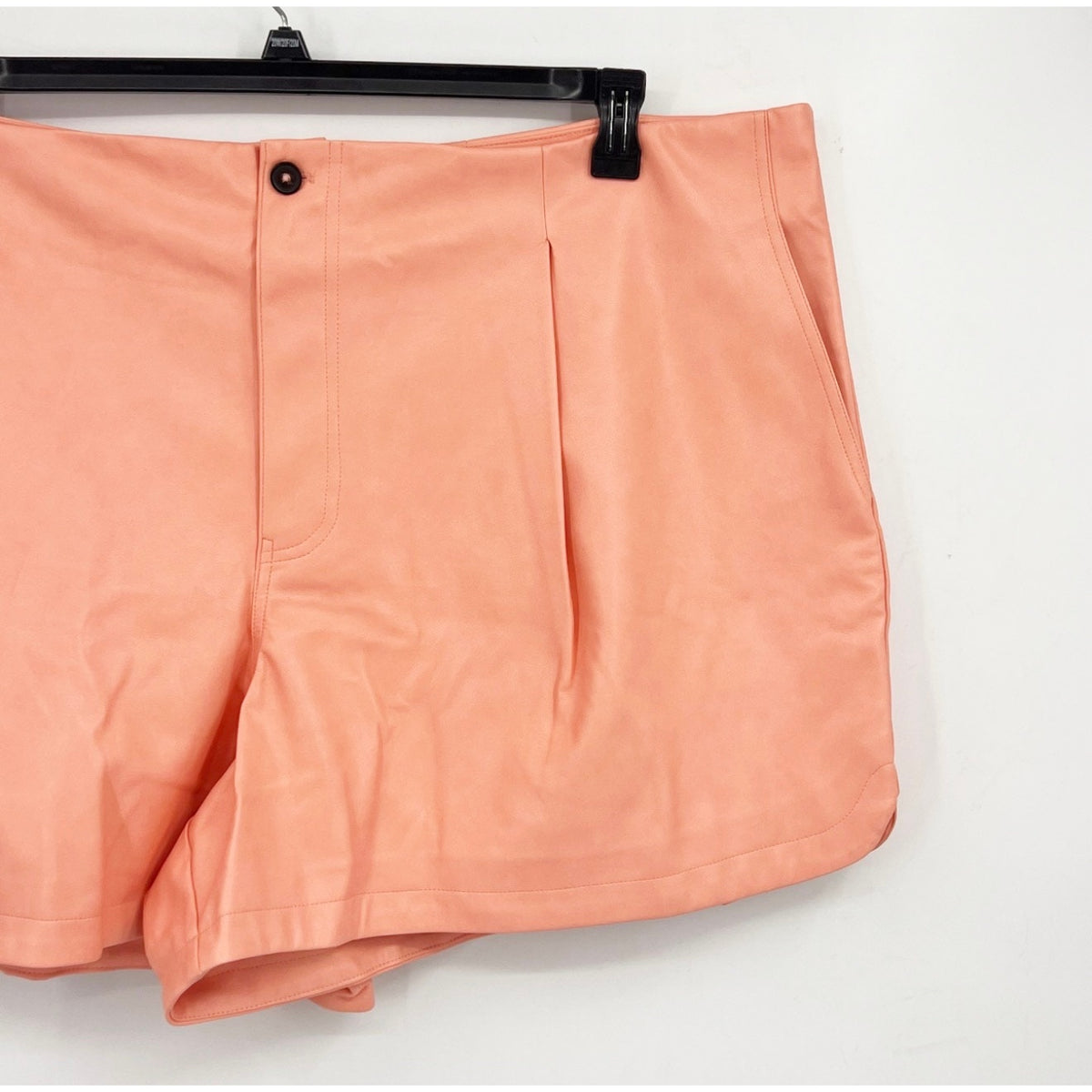 AVEC LES FILLES Women's Pleated Faux Leather Shorts 3X Peach Lined NWT