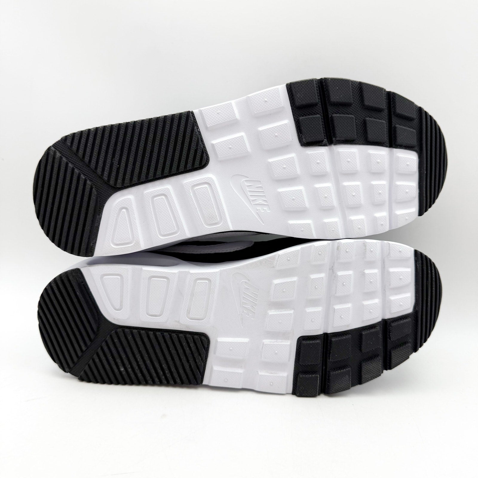 Nike Womens Air Max SC Sneakers US 7 EU 38 Black White Athletic NWOB