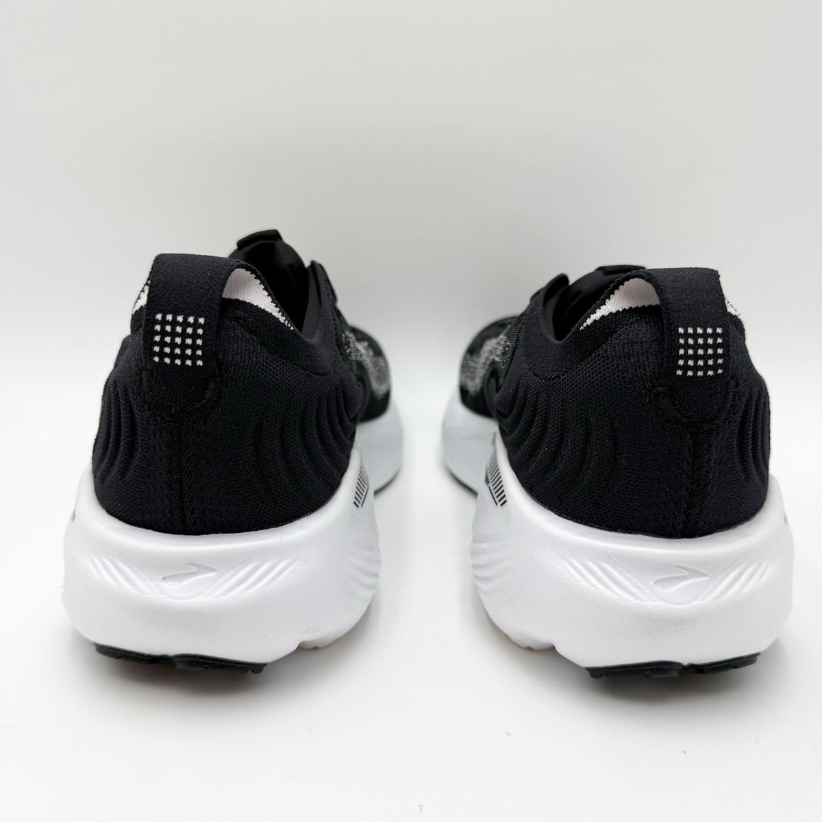 Brooks Womens Adrenaline GTS 25 Running Shoes Size 8.5 XW 2E Black Athletic NIB