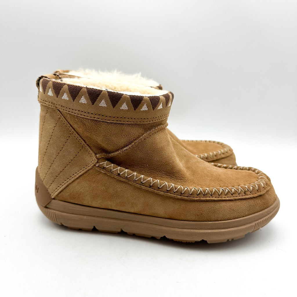 Manitobah Mukluks Women WR Reflections Ankle Boots Size 5 Tan Shearling NWOB