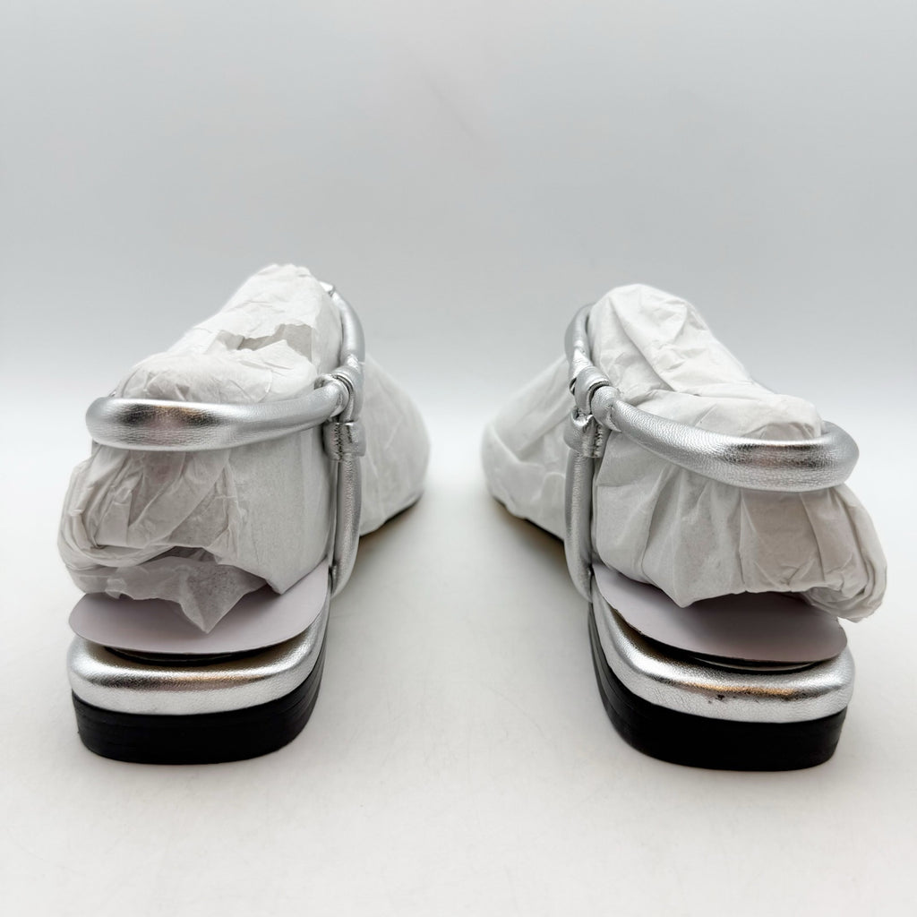 Marc Fisher Womens LTD Maycee Flat Sandals US 6.5 M Silver Leather Thongs NIB
