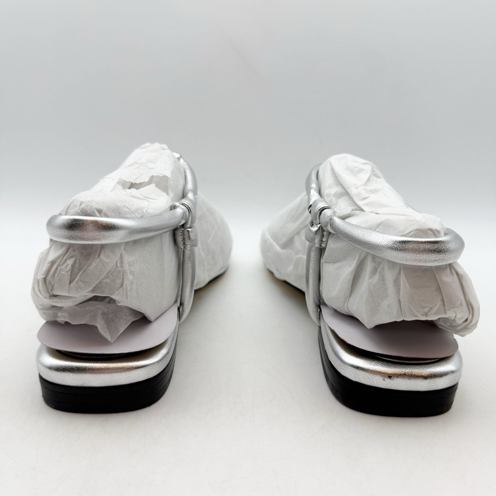Marc Fisher Womens LTD Maycee Flat Sandals US 6.5 M Silver Leather Thongs NIB