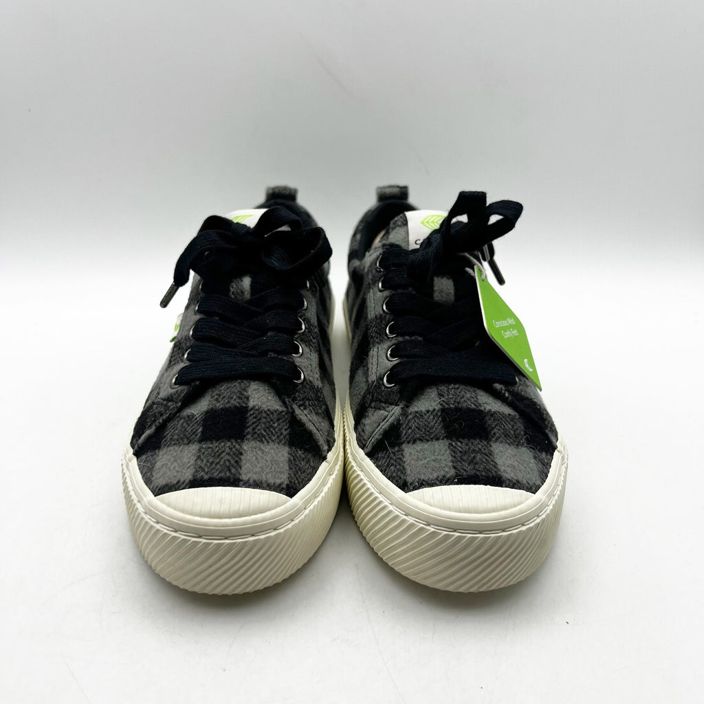 Cariuma OCA Low Sneakers Men's 9 Women's 10.5 Black Grey Plaid NIB