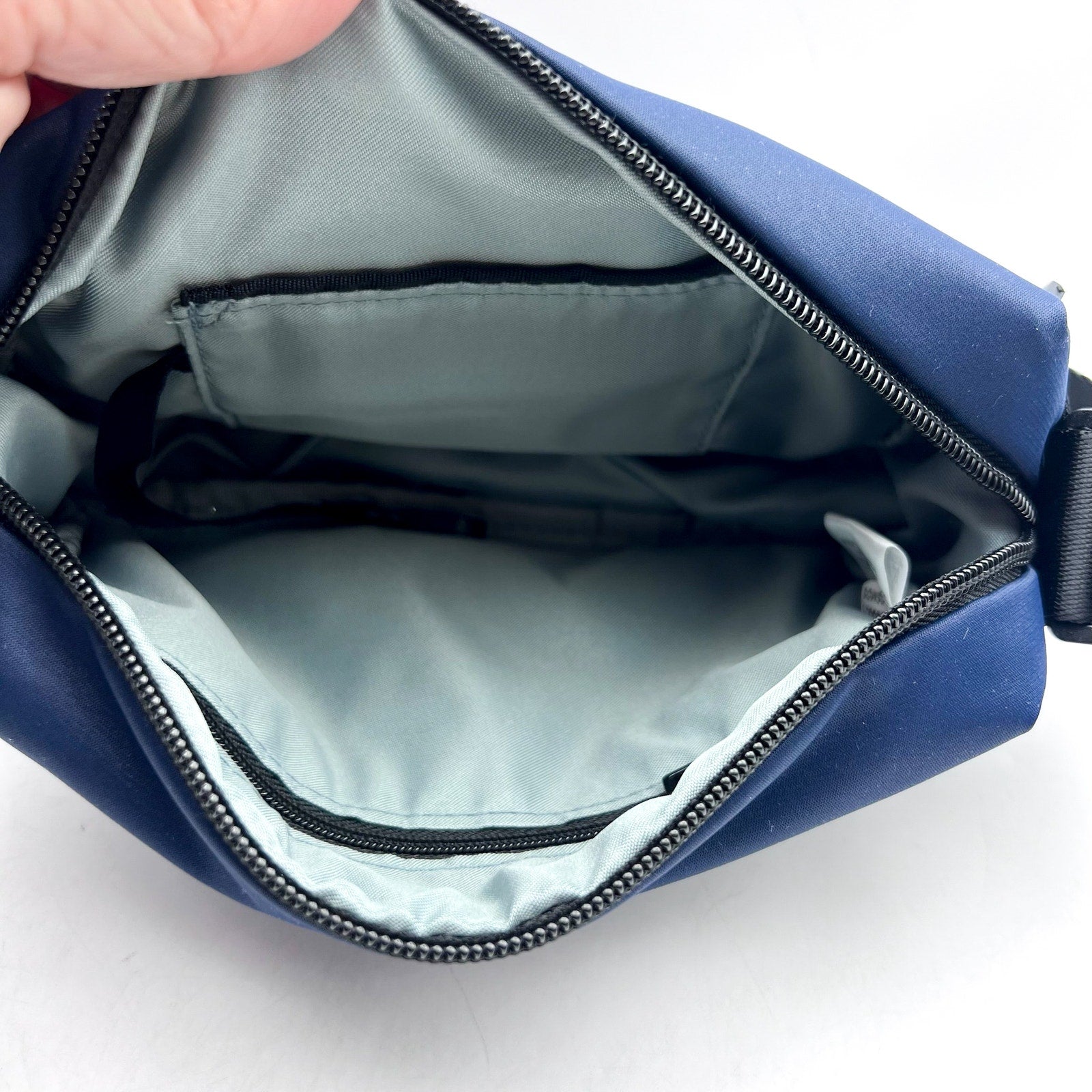 HEDGREN Unisex Neutron Crossbody Bag Medium Nuptune Blue Water Repellent NWT