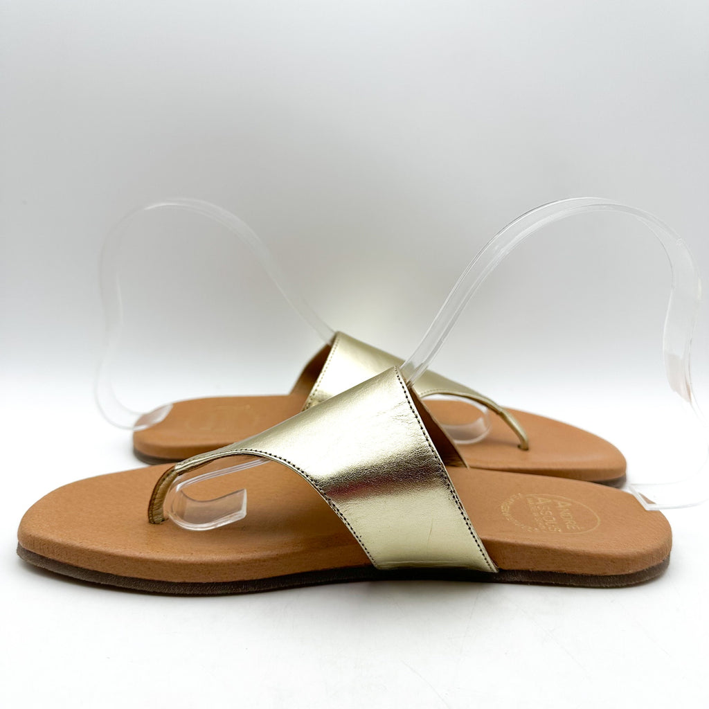 ANDRE ASSOUS Womens Paige Sandal EU 39 US 8-8.5 Metallic Gold Tan Flip Flop NWOB