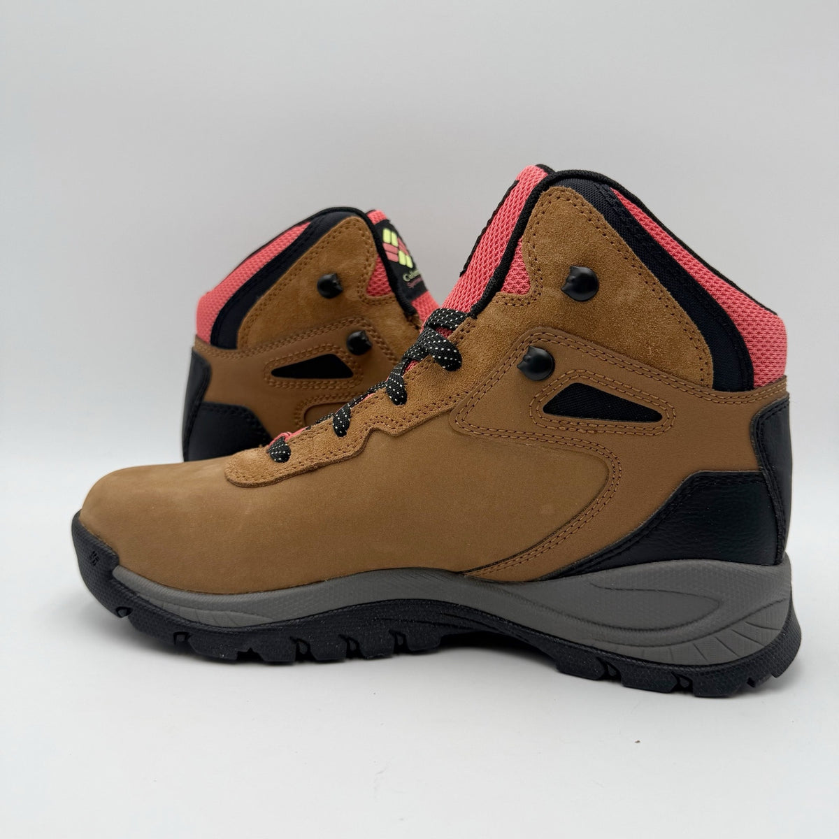 Columbia Womens Newton Ridge BC Hiking Boots Size 8.5 Brown Pink Leather NIB