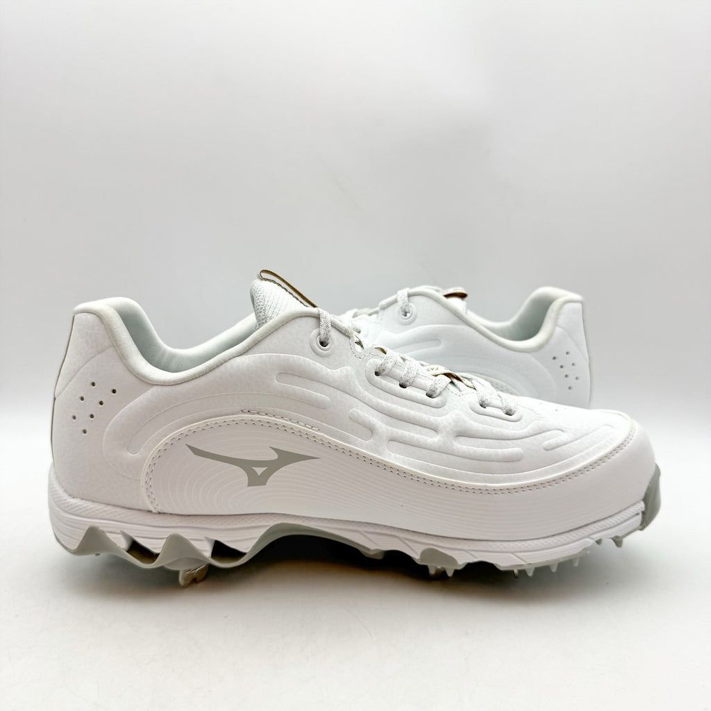 Mizuno Womens Swift 8 Low Softball Cleats Size 6.5 White 9-Spike Metal NWOB