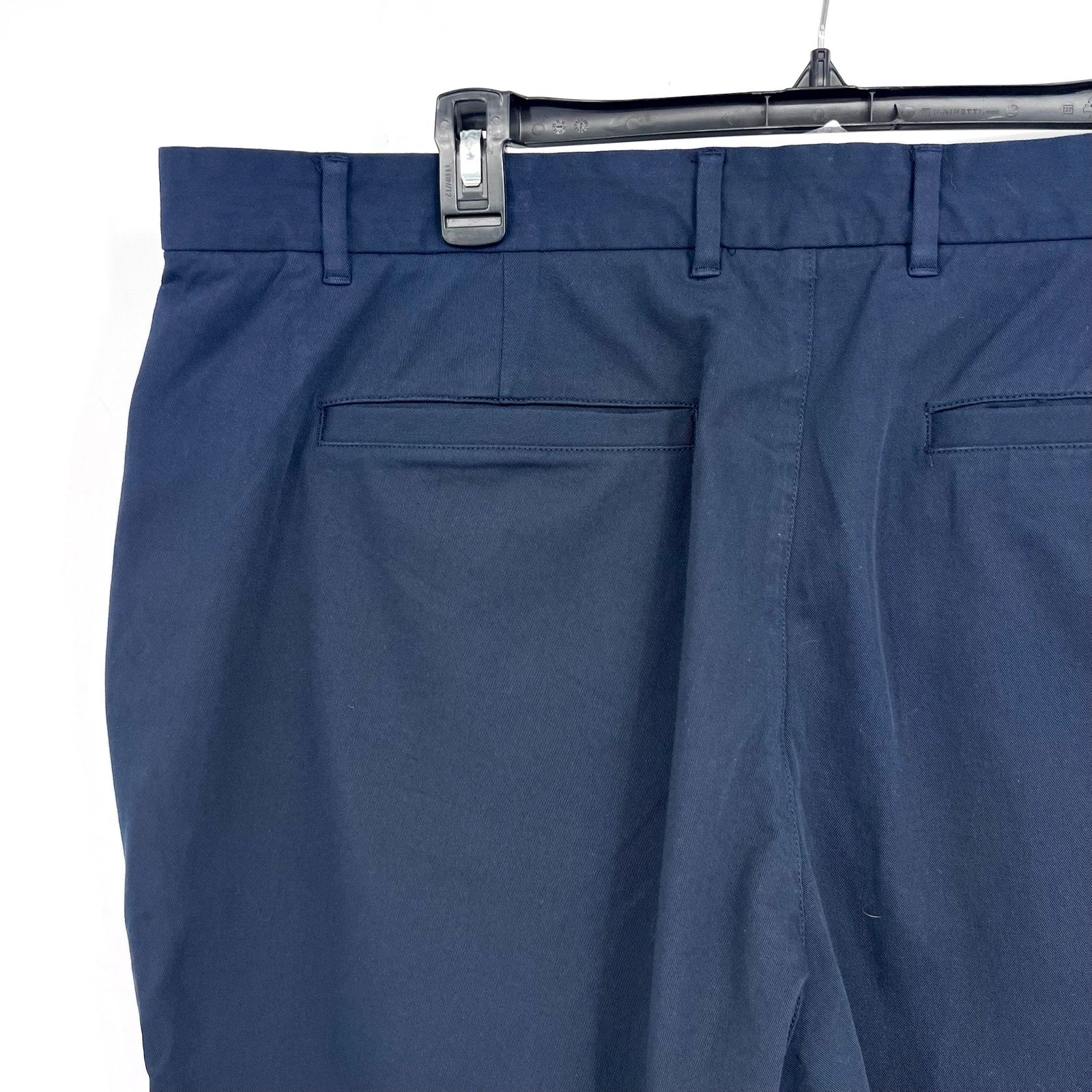 EVERLANE Uniform Mens Performance Chino Pants 40x28 Navy Blue Athletic Fit NWT