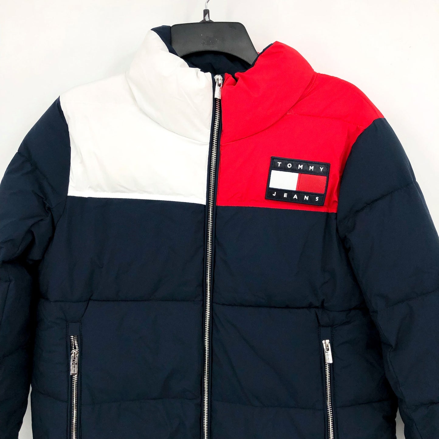 TOMMY JEANS Womens Big Logo Colorblock Puffer Ski Coat Medium Blue White NWT