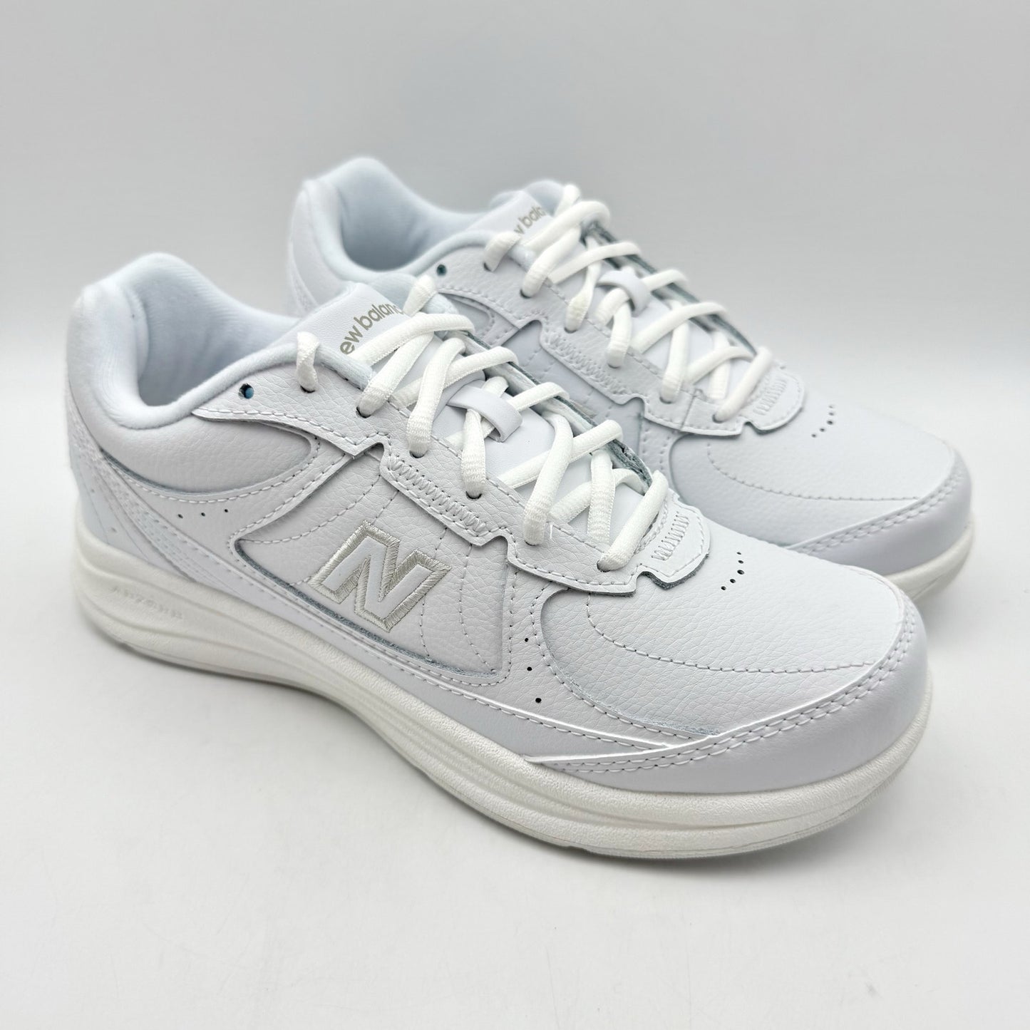 New Balance Womens 577 Walking Sneakers US 7 M White Leather Athletic NWOB