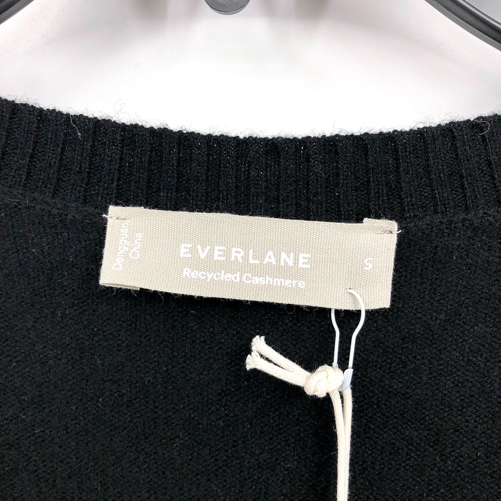 Everlane Womens The Classic V Cashmere Sweater Small Black Long Sleeve NWT