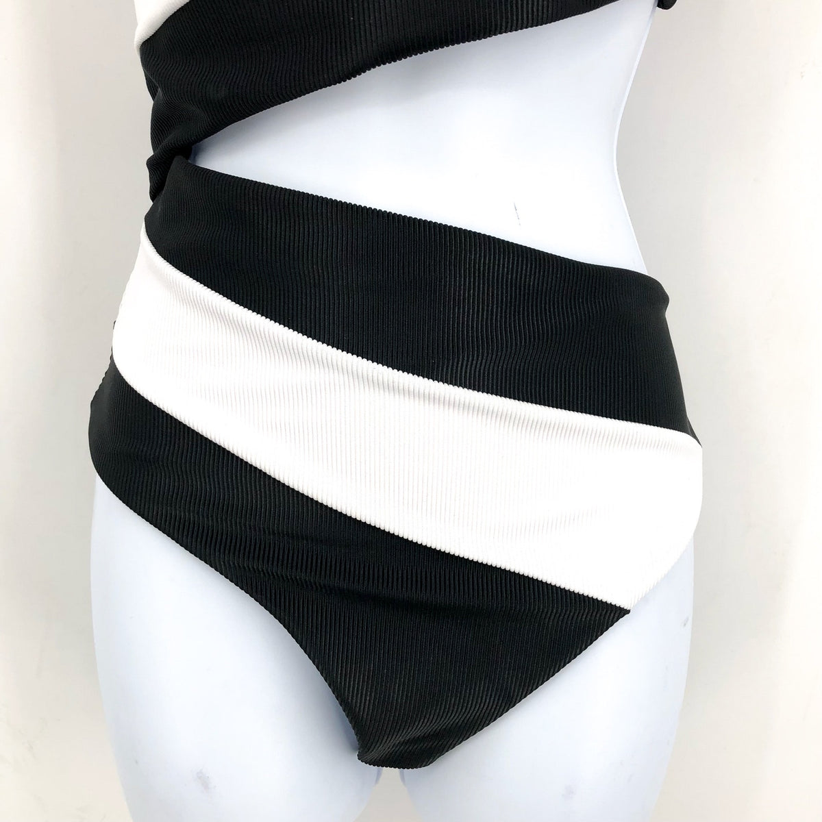 BEACH RIOT Women's Joyce One Shoulder One Piece Swimsuit Large Black White NWT