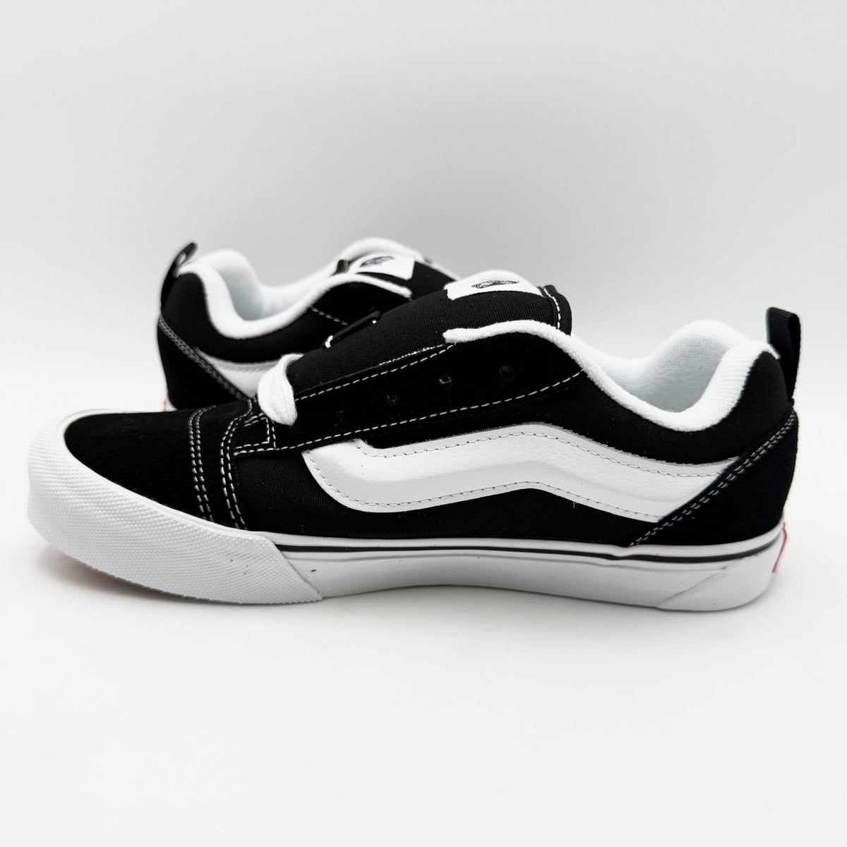 Vans Big Kids Knu Skool Casual Sneakers Youth Size 5 Black True White NIB