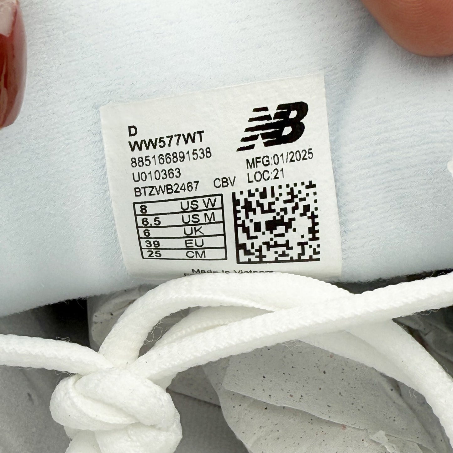 New Balance Womens 577 Walking Sneakers US 8 Wide White Leather Athletic NIB