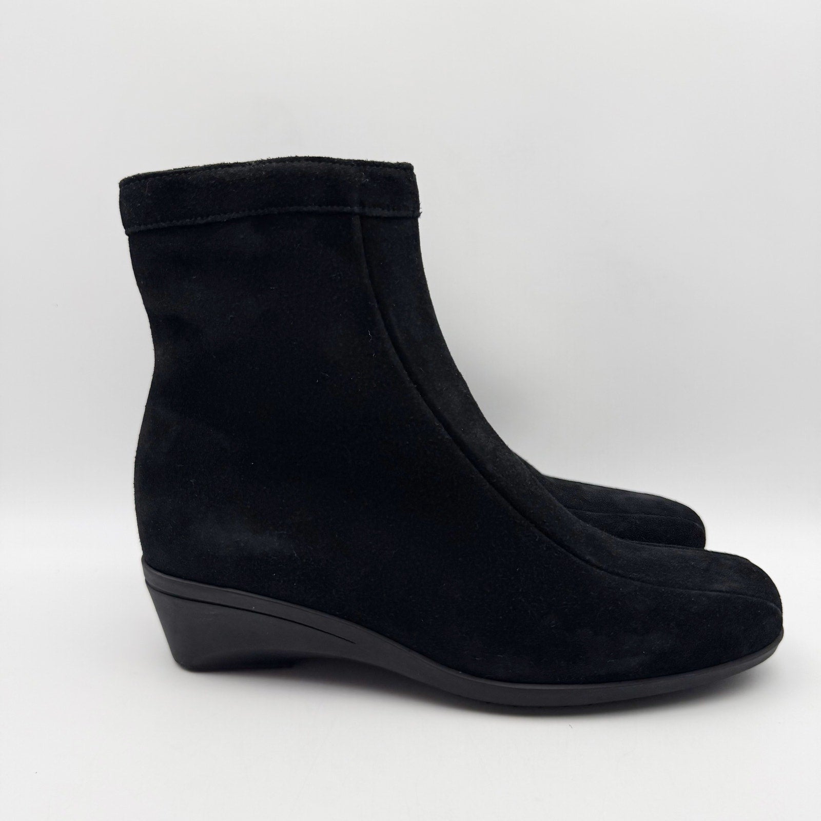 La Canadienne Womens Elizabeth Bootie US 7.5 EU 38 Black Suede Waterproof NWOB